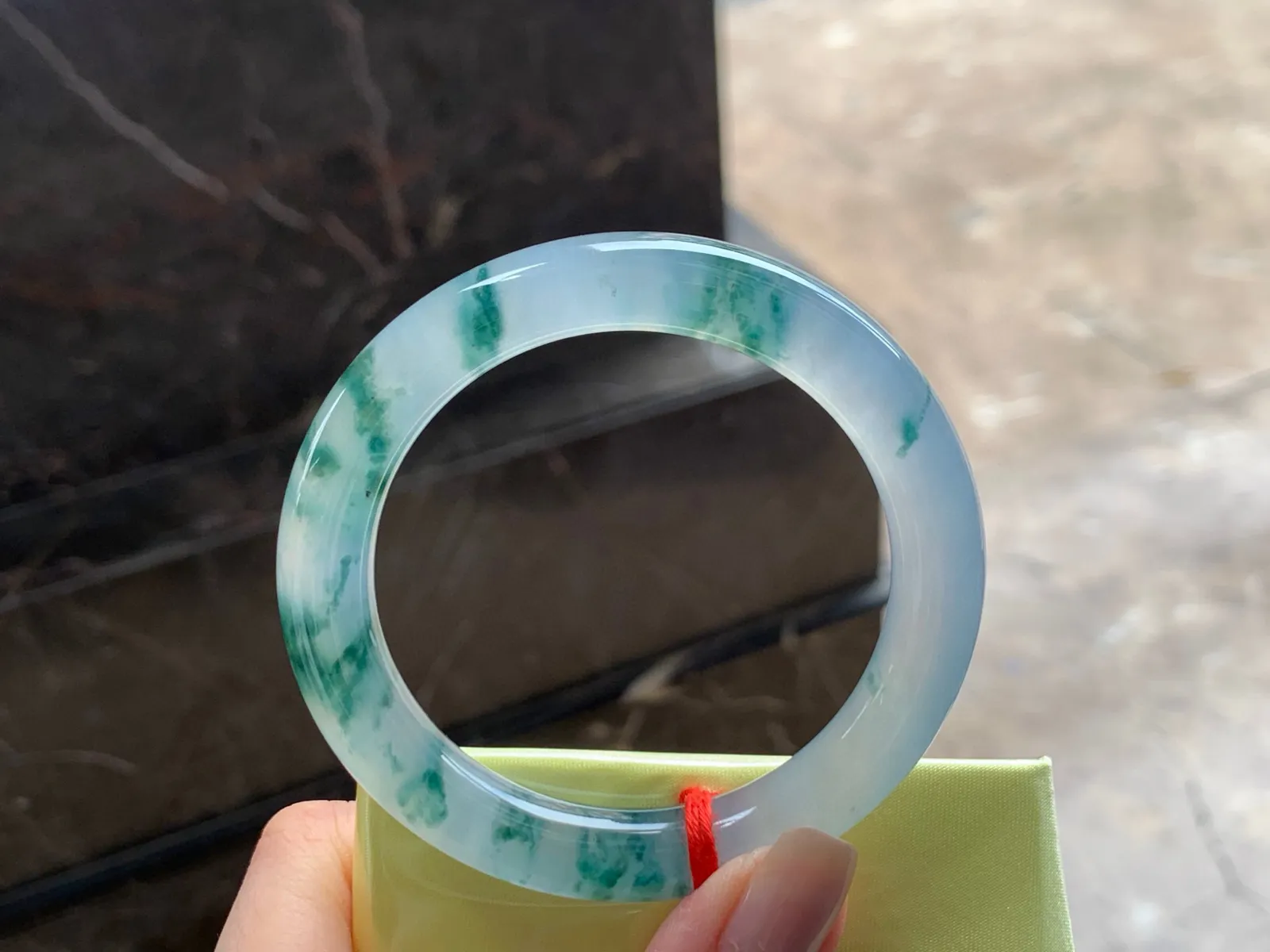 冰种飘花福镯
种老53.1/9.9mm