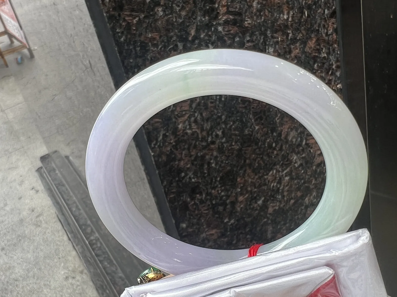 58圈口春带彩圆条手镯，尺寸：58/10.8/10.8色泽艳丽，种水细腻干净