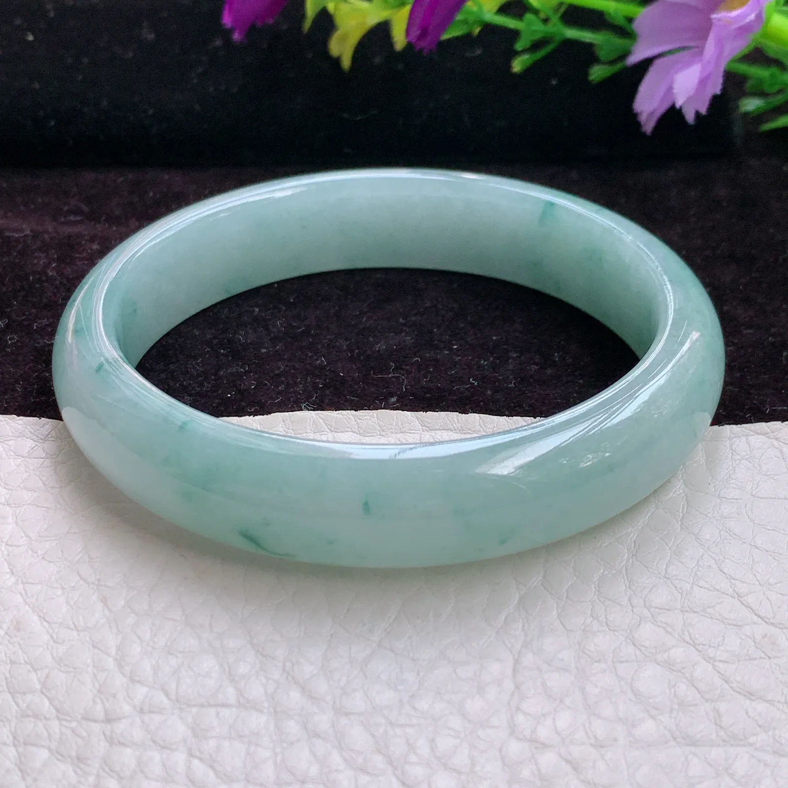 js实拍56.6*50*13*7.5贵妃镯 缅甸精美冰胶飘花蛋形翡翠玉手镯 玉手环