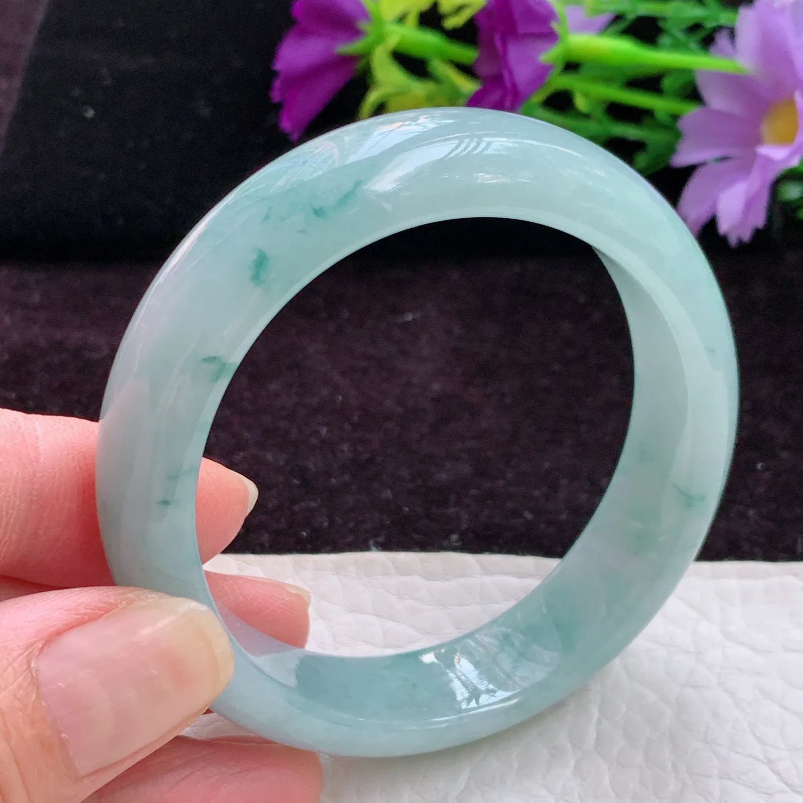 js实拍56.6*50*13*7.5贵妃镯 缅甸精美冰胶飘花蛋形翡翠玉手镯 玉手环