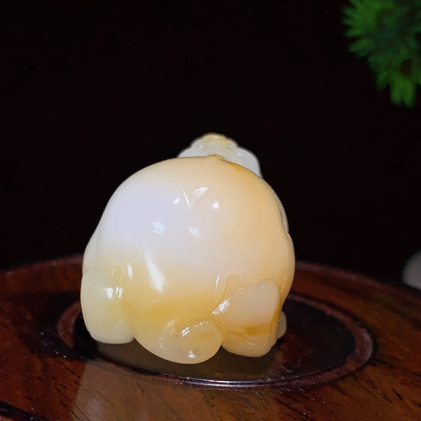 新疆且末糖羊脂白玉招财进宝挂件 尺寸46/29/26重57克，玉质细腻油润 底色纯净 脂粉好，品质好！lt250709