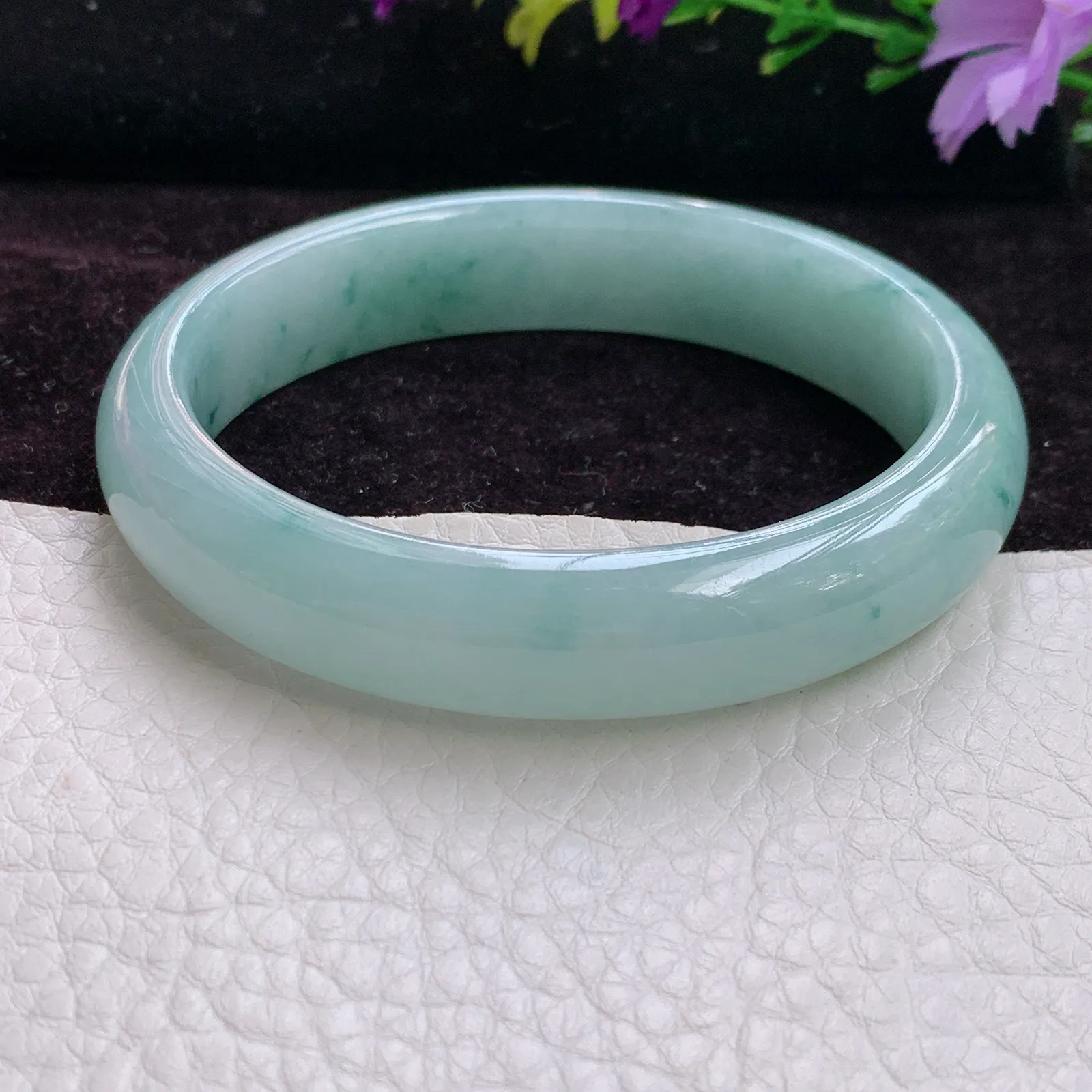 js实拍56.6*50*13*7.5贵妃镯 缅甸精美冰胶飘花蛋形翡翠玉手镯 玉手环