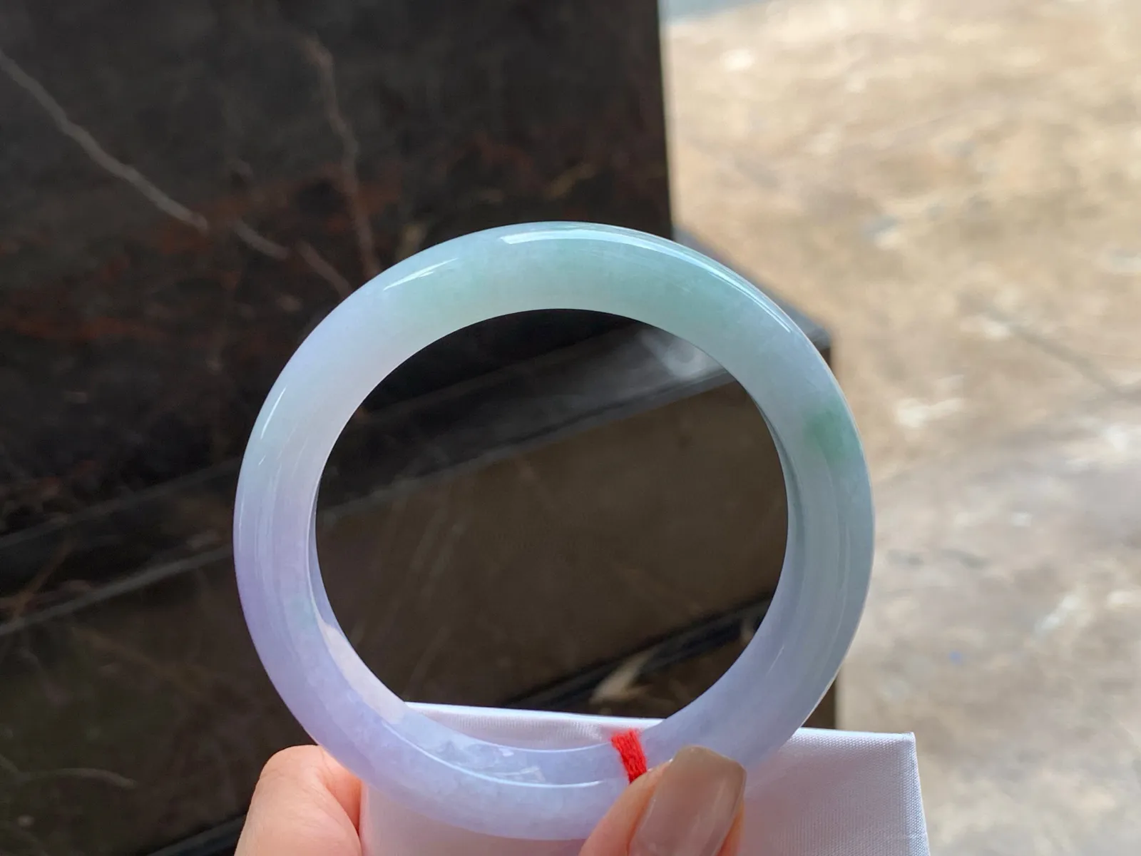 春色大圈手镯
颜色漂亮 61.7/12.3/9.8mm