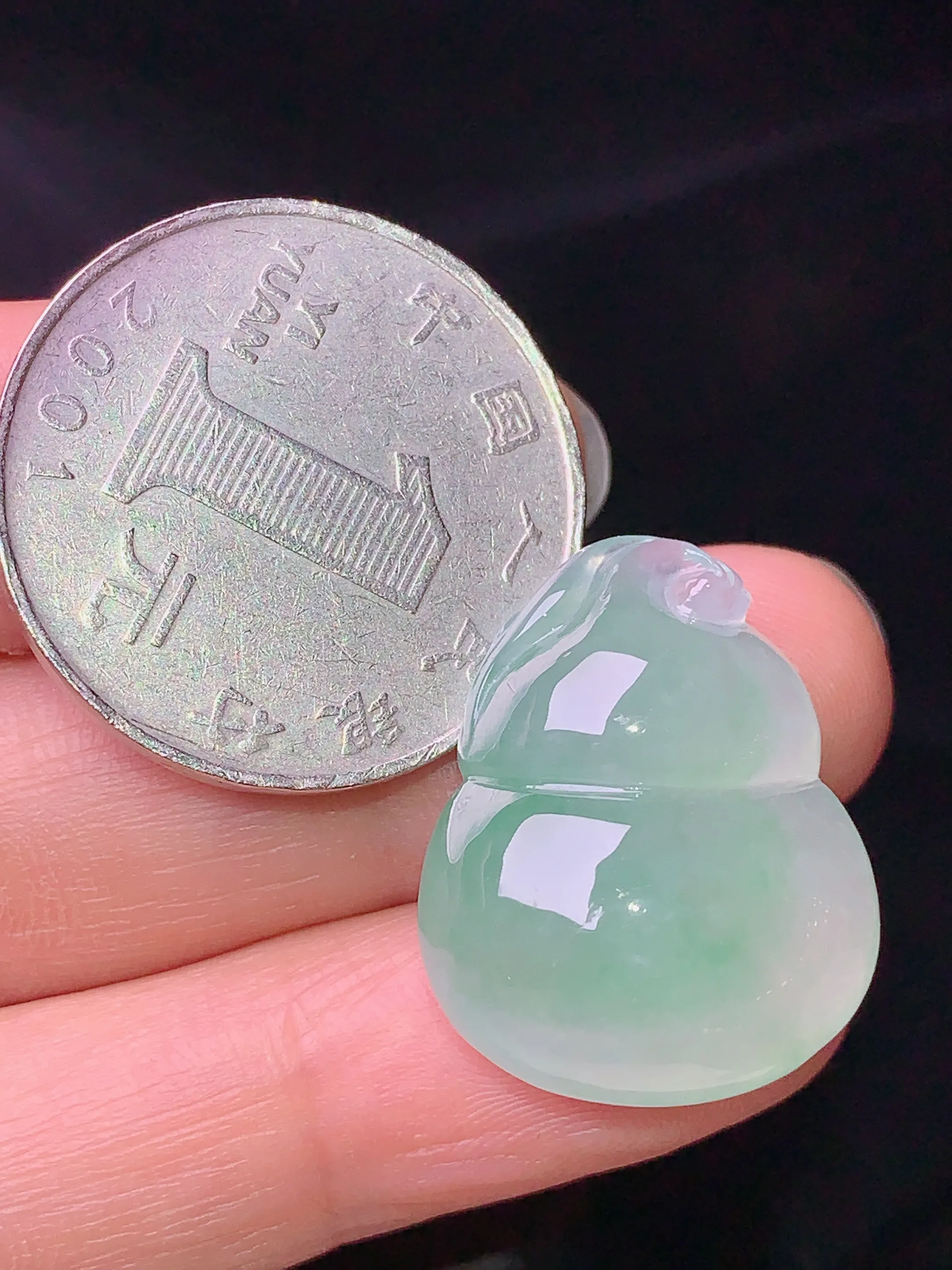 镶嵌款 飘绿葫芦吊坠 玉质细腻 水润亮眼 整体尺寸23.2*18.6*8