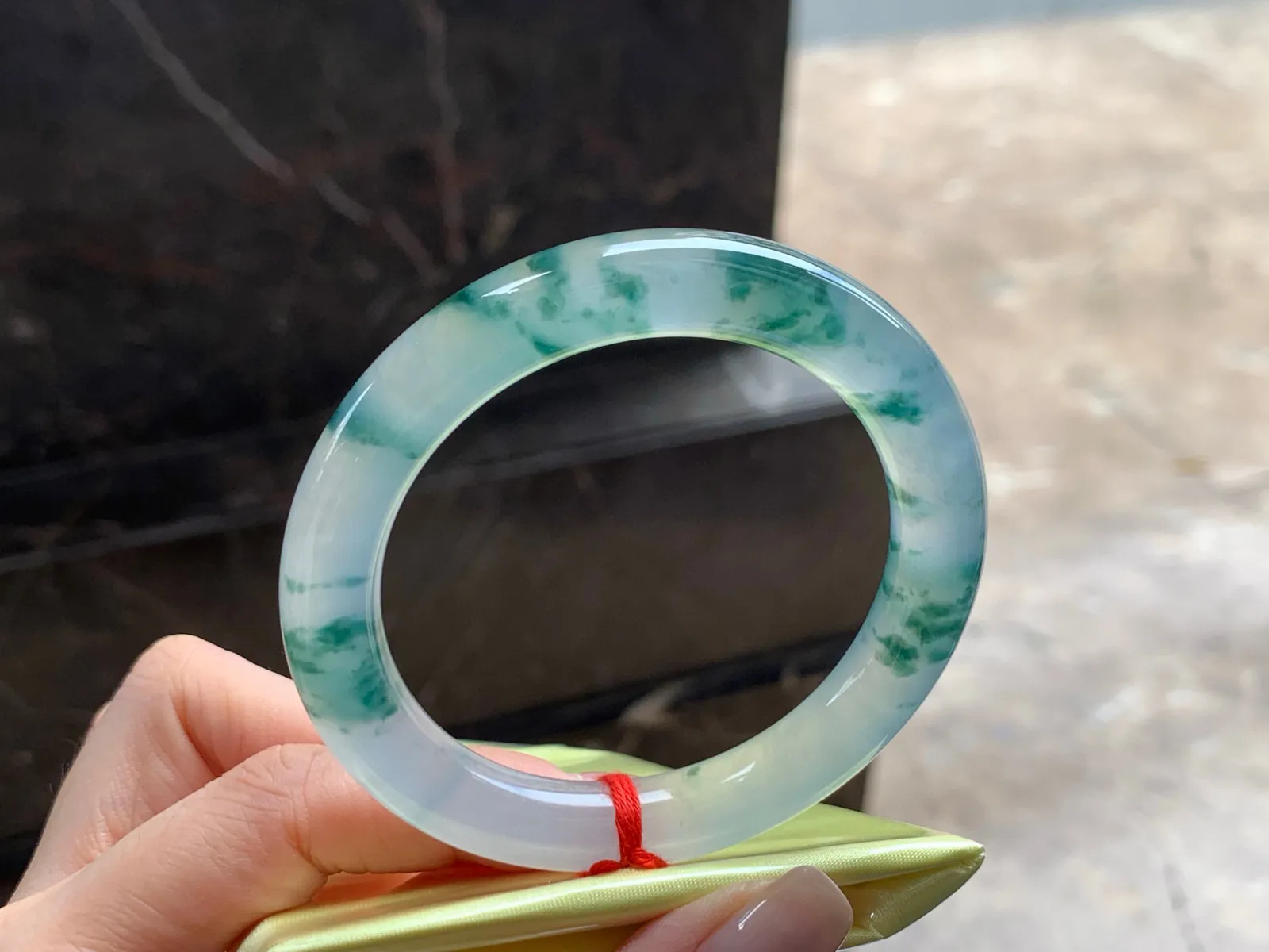冰种飘花福镯
种老53.1/9.9mm
