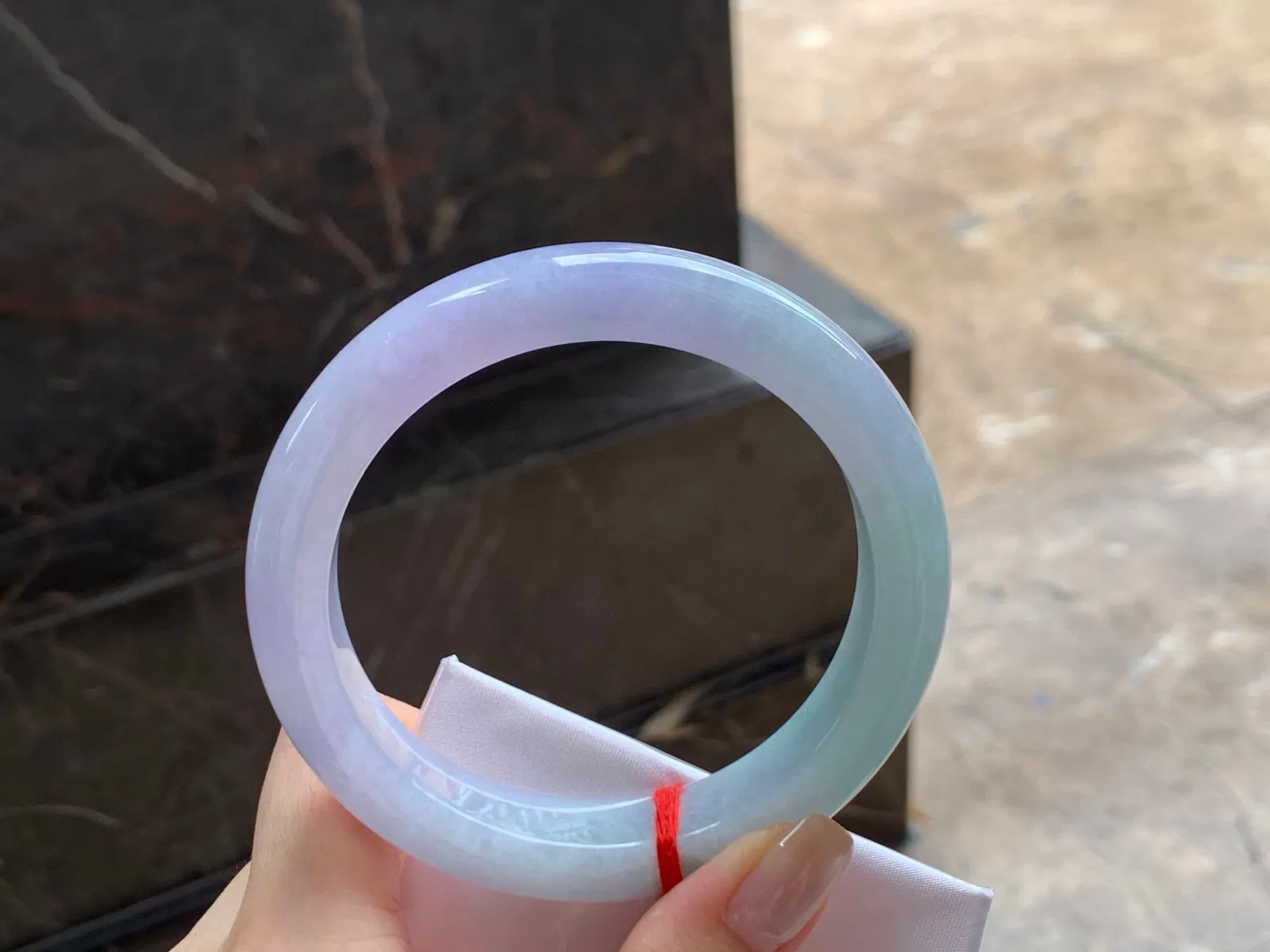 春色大圈手镯
颜色漂亮 61.7/12.3/9.8mm
