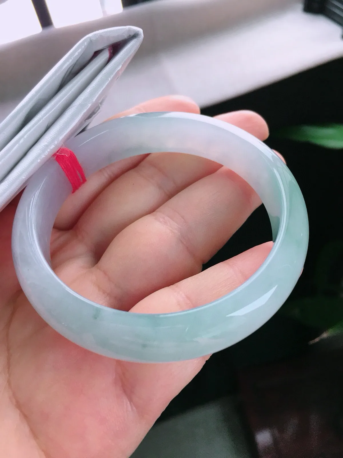 圈口58，正圈手镯，玉质水润细腻，色泽清新，尺寸58-13-9mm