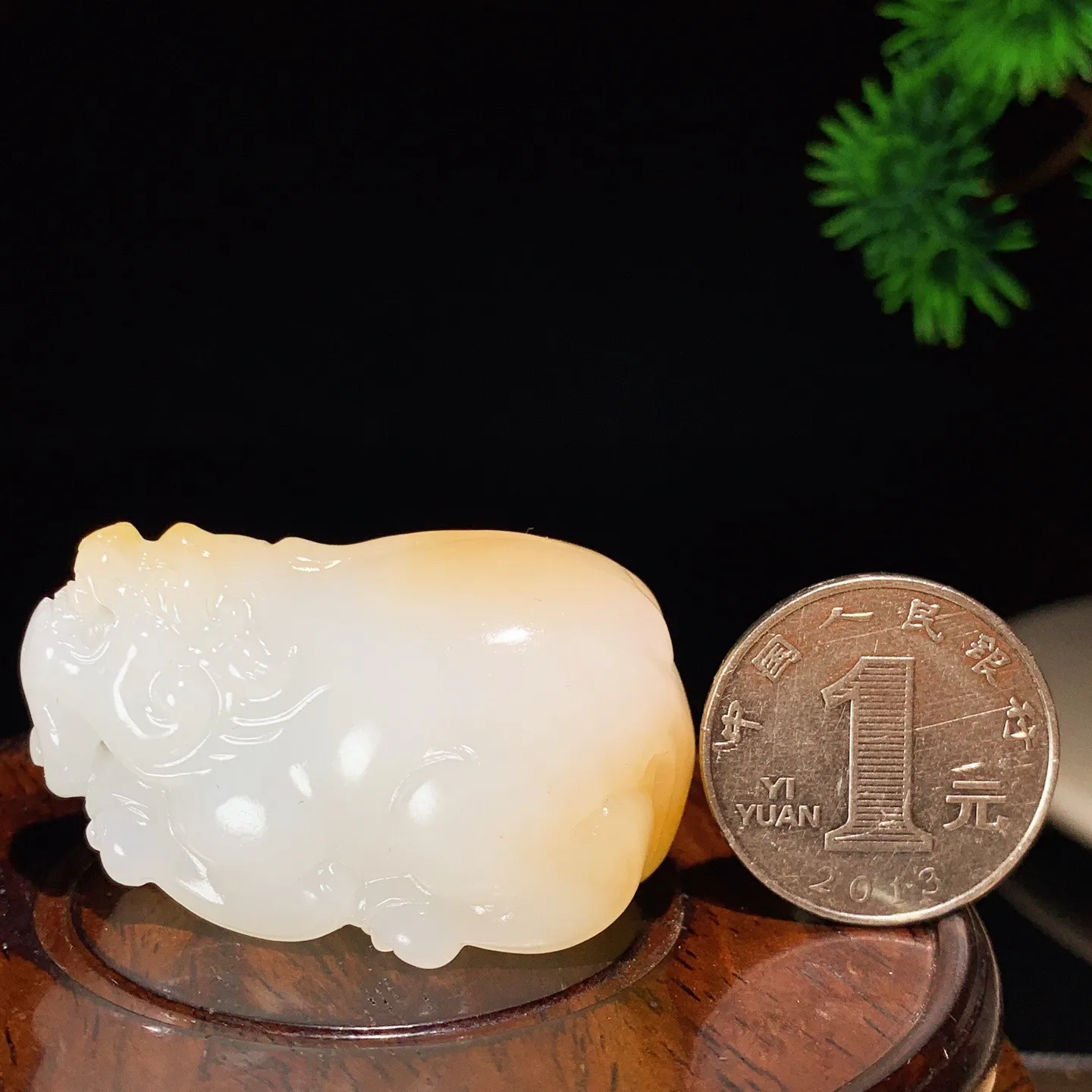 新疆且末糖羊脂白玉招财进宝挂件 尺寸46/29/26重57克，玉质细腻油润 底色纯净 脂粉好，品质好！lt250709