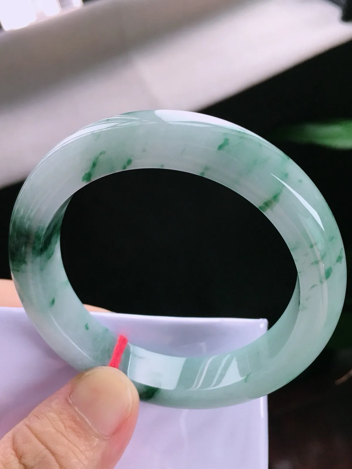 圈口56，正圈手镯，飘花万，玉质冰润，尺寸56-12.8-9.3mm