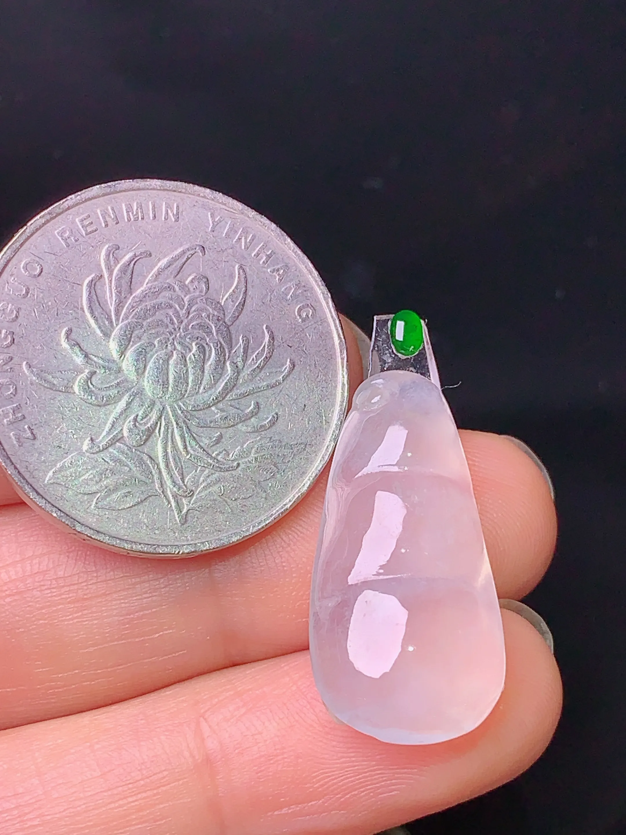 镶嵌款 冰种四季豆吊坠 玉质细腻 水润亮眼 整体尺寸25.1*12.3*5