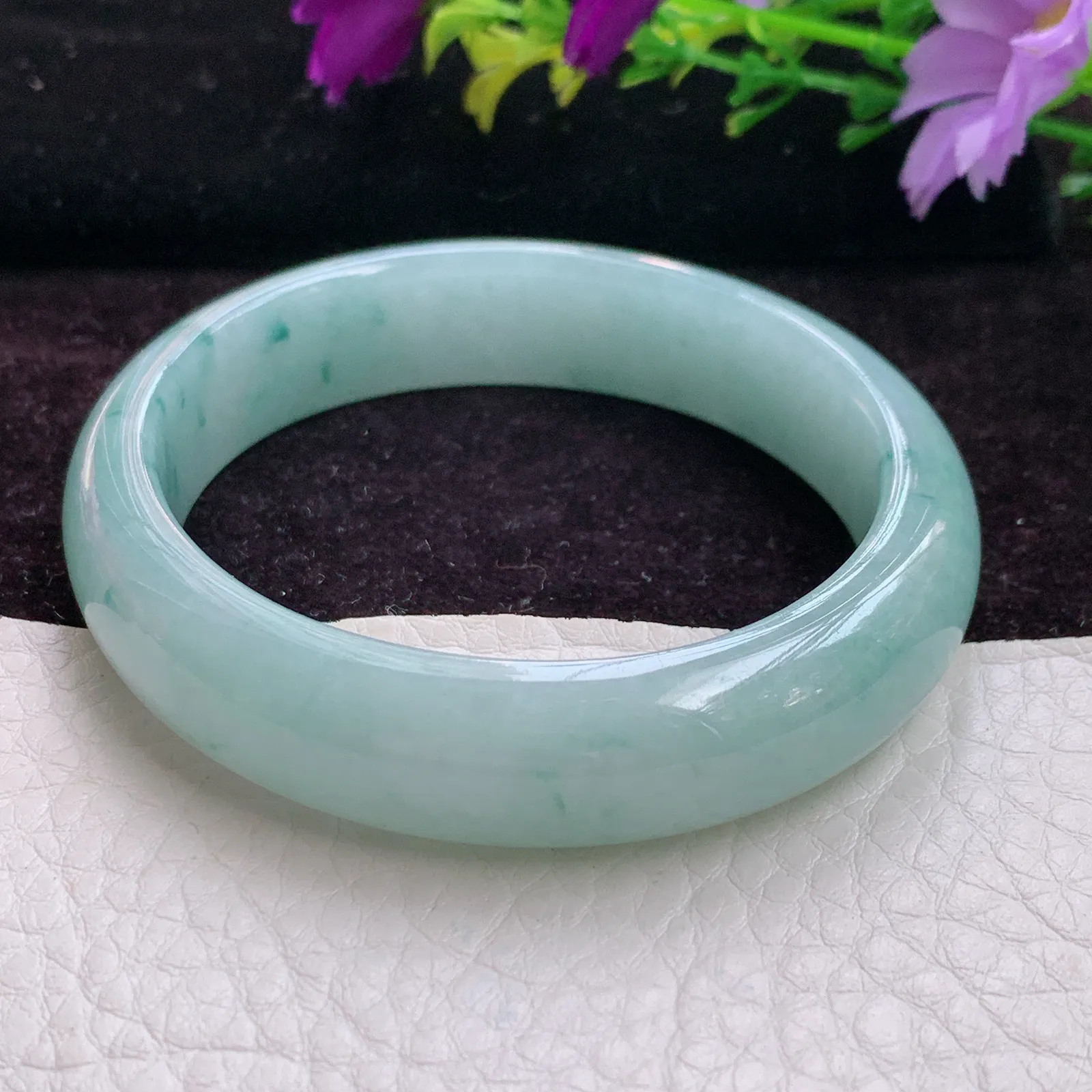 js实拍56.6*50*13*7.5贵妃镯 缅甸精美冰胶飘花蛋形翡翠玉手镯 玉手环