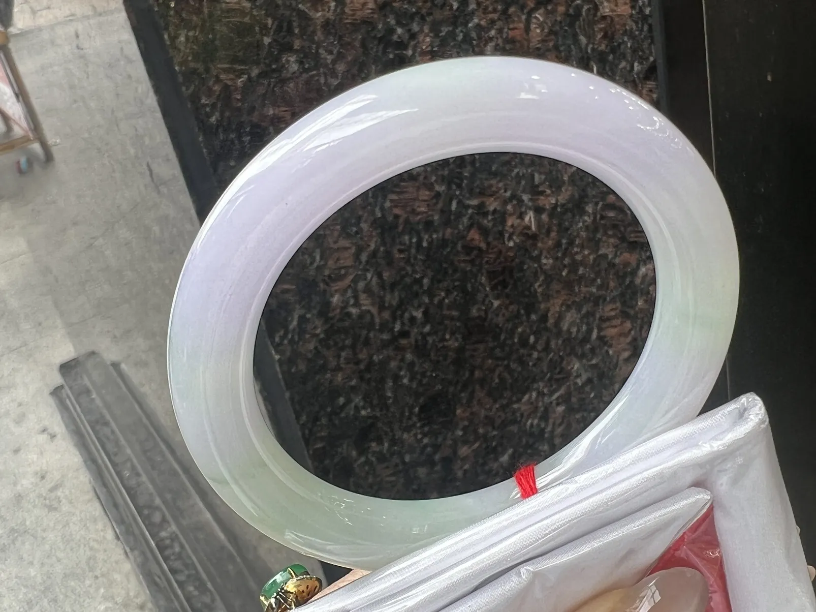 58圈口春带彩圆条手镯，尺寸：58/10.8/10.8色泽艳丽，种水细腻干净