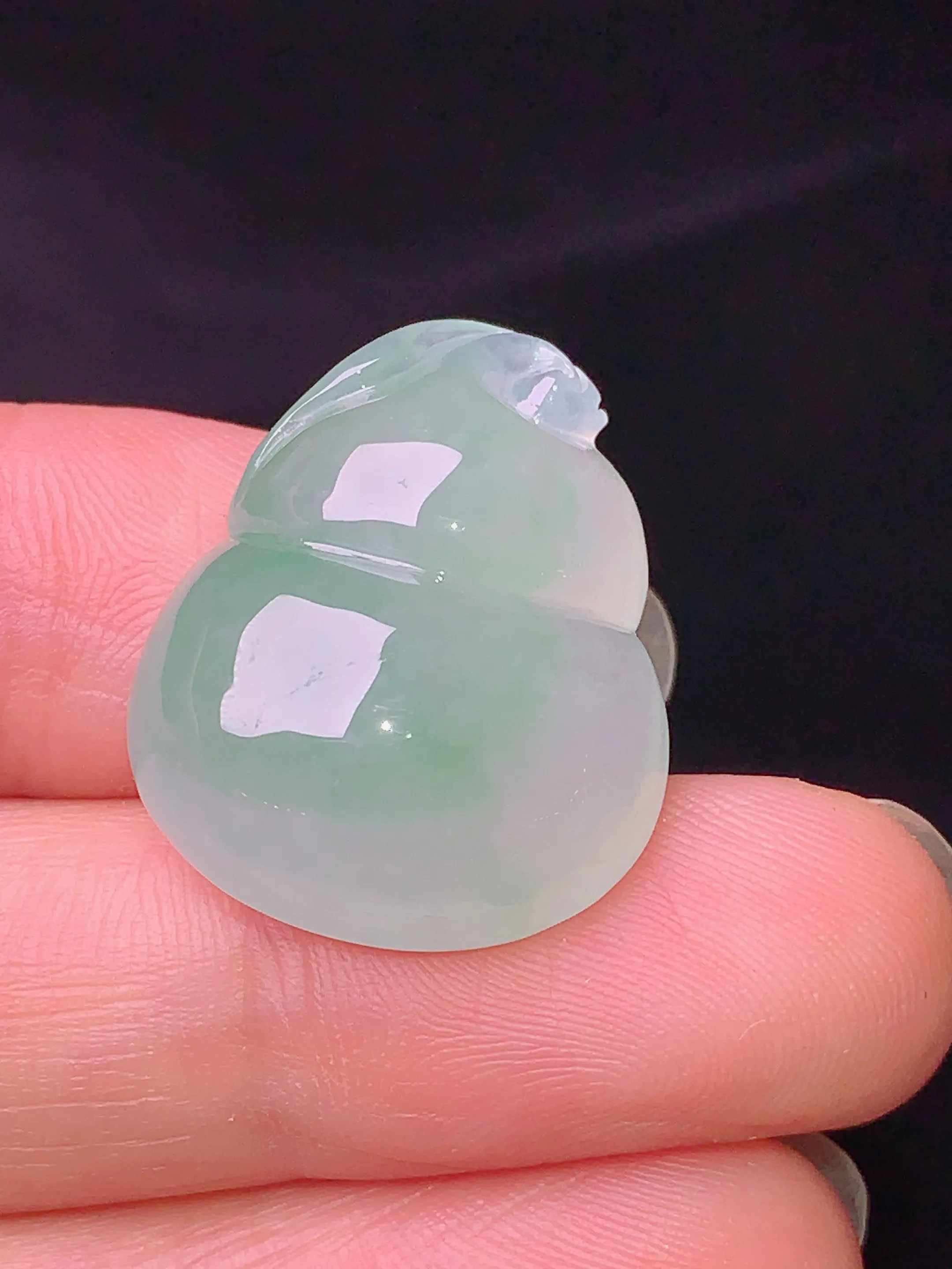 镶嵌款 飘绿葫芦吊坠 玉质细腻 水润亮眼 整体尺寸23.2*18.6*8
