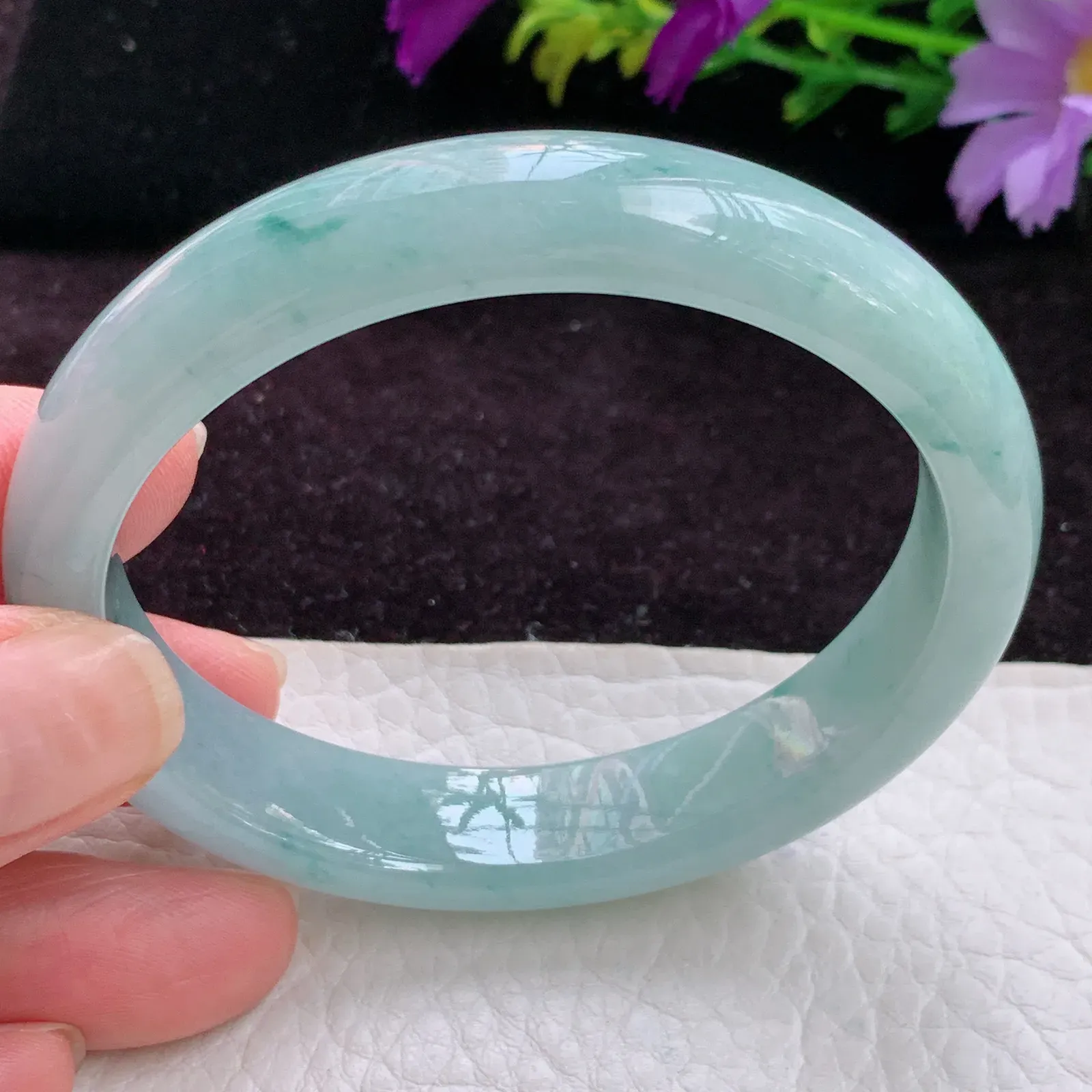 js实拍56.6*50*13*7.5贵妃镯 缅甸精美冰胶飘花蛋形翡翠玉手镯 玉手环