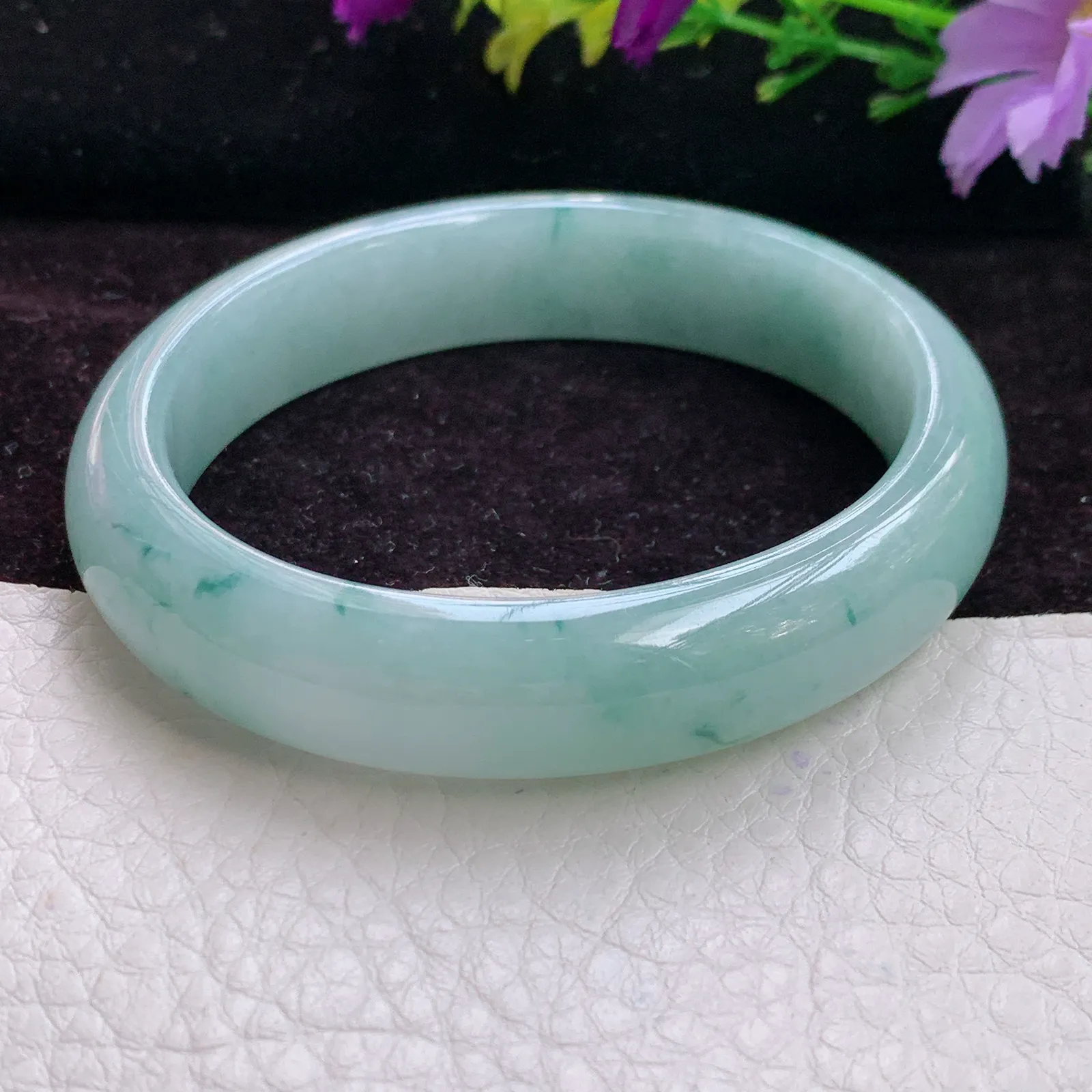 js实拍56.6*50*13*7.5贵妃镯 缅甸精美冰胶飘花蛋形翡翠玉手镯 玉手环