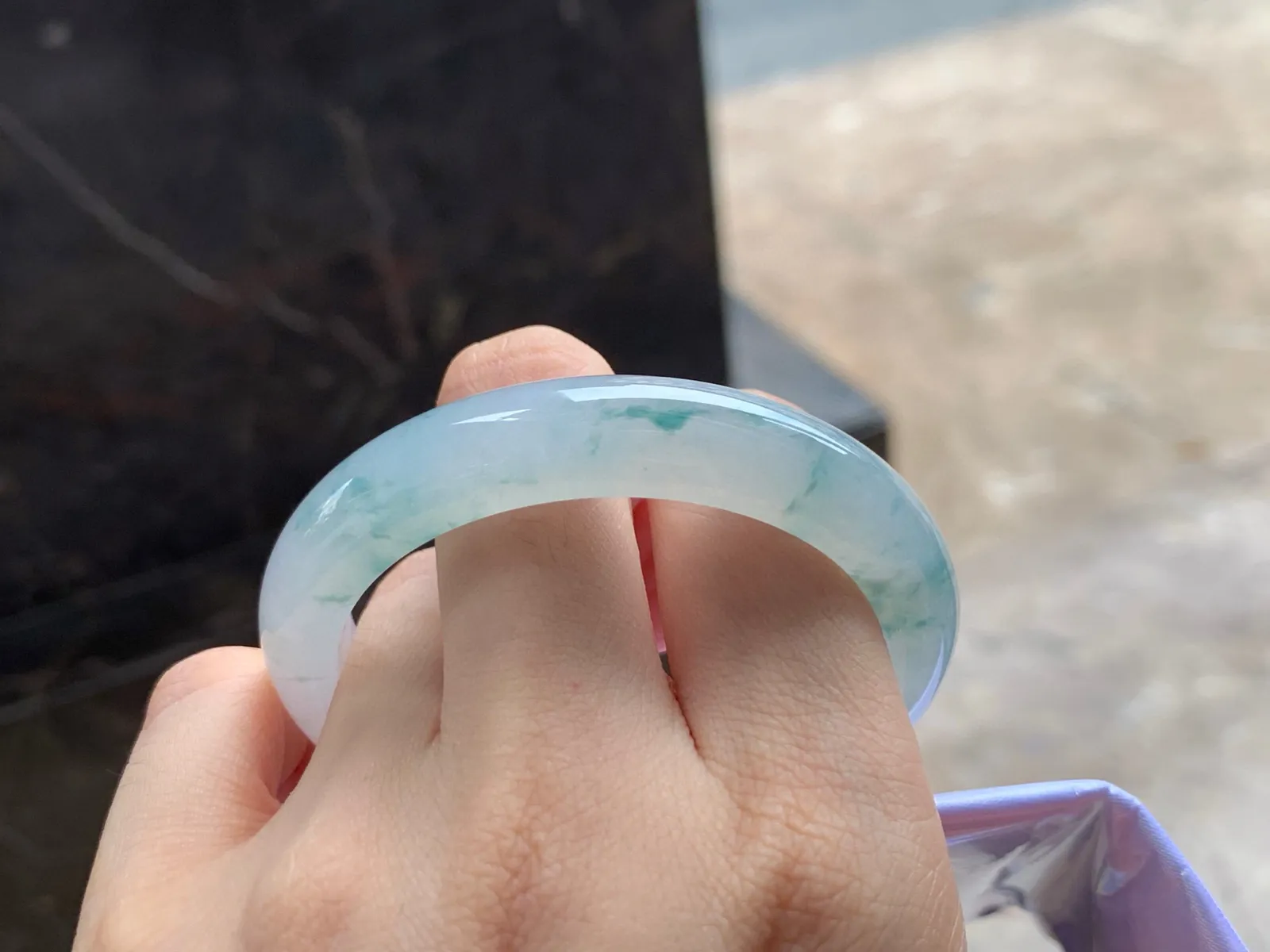 冰飘花手镯
水润56.3/14.8/8.3mm