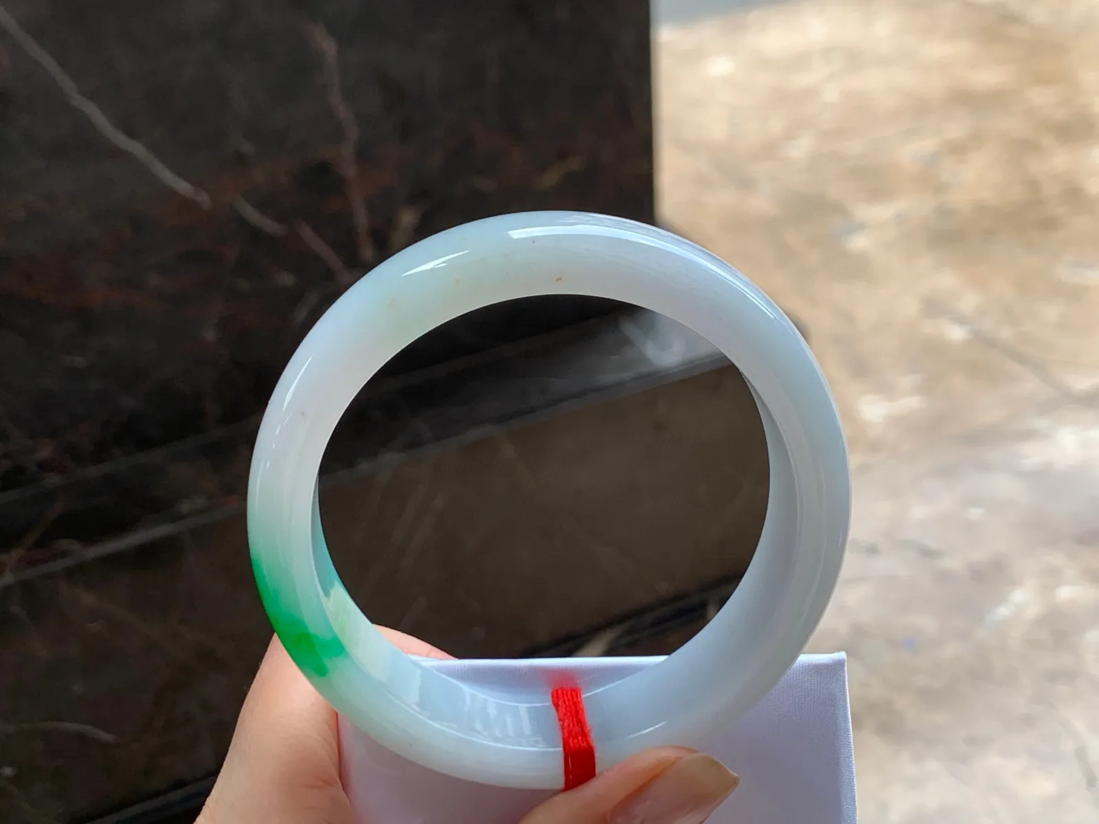 阳绿大圈手镯
细腻62.8/16.4/8.8mm