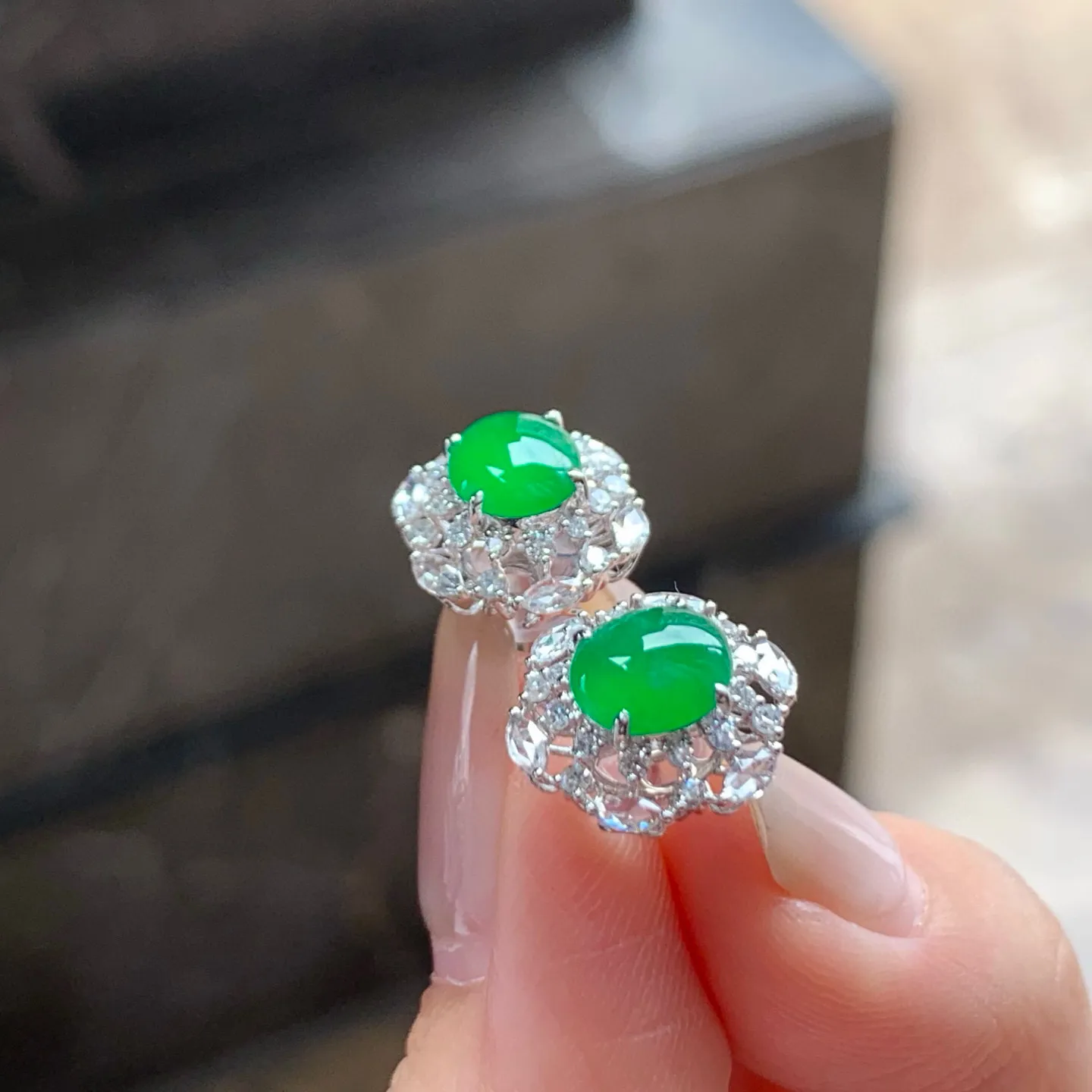 冰种满色蛋面耳钉
种好 真金镶嵌
