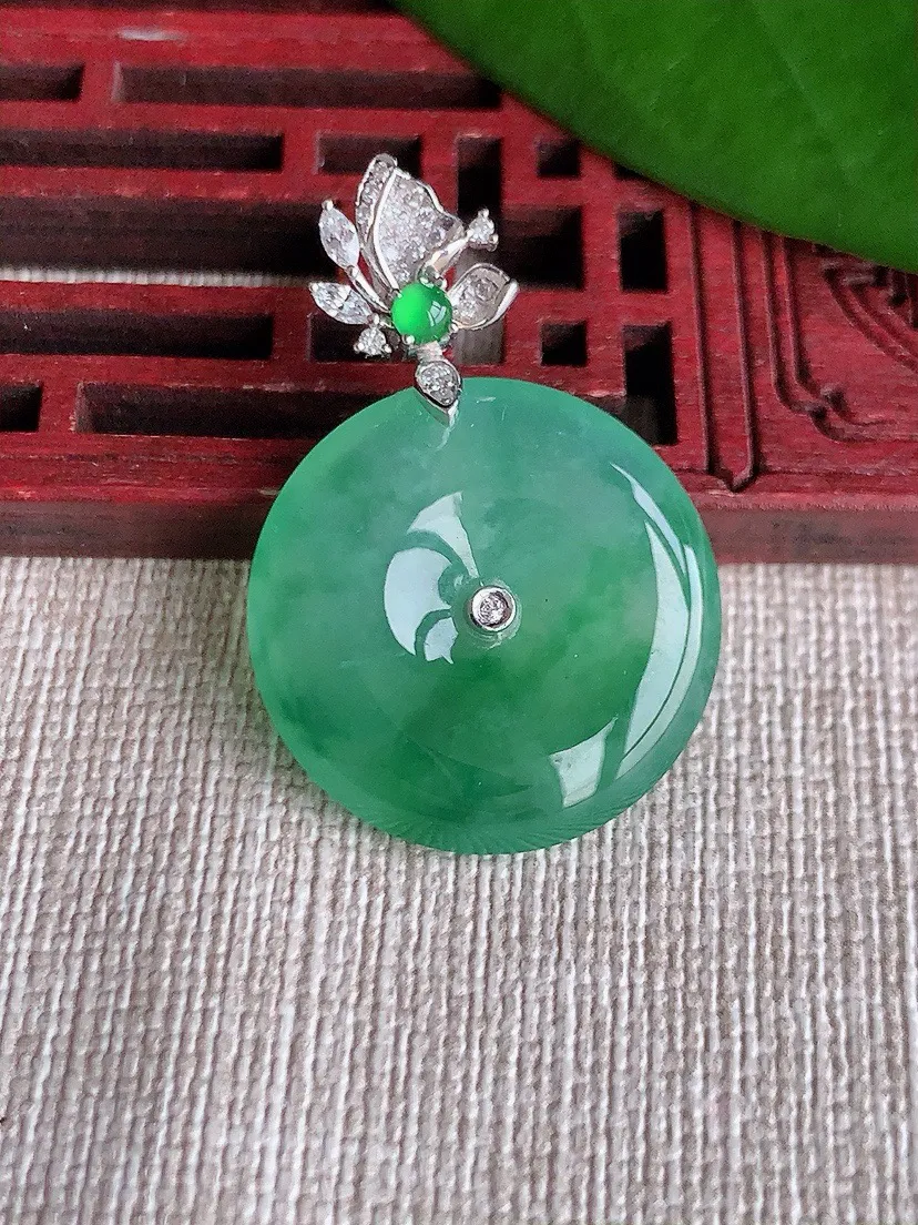 a货翡翠老坑冰种18K金伴钻镶嵌飘花平安扣吊坠 尺寸33.8×22.8×4.6mm 重量6.29g 0714