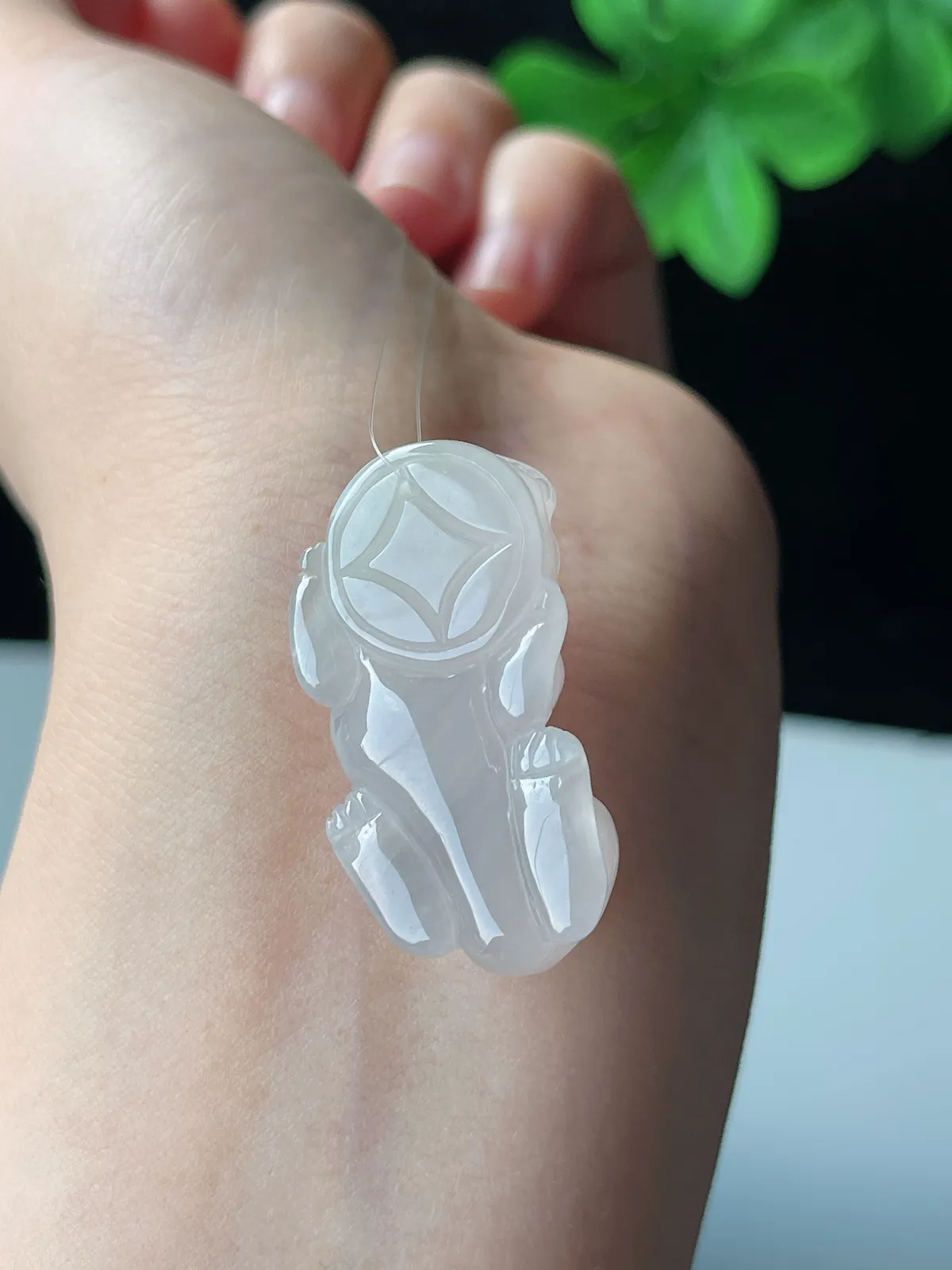 翡翠冰种白色吊坠