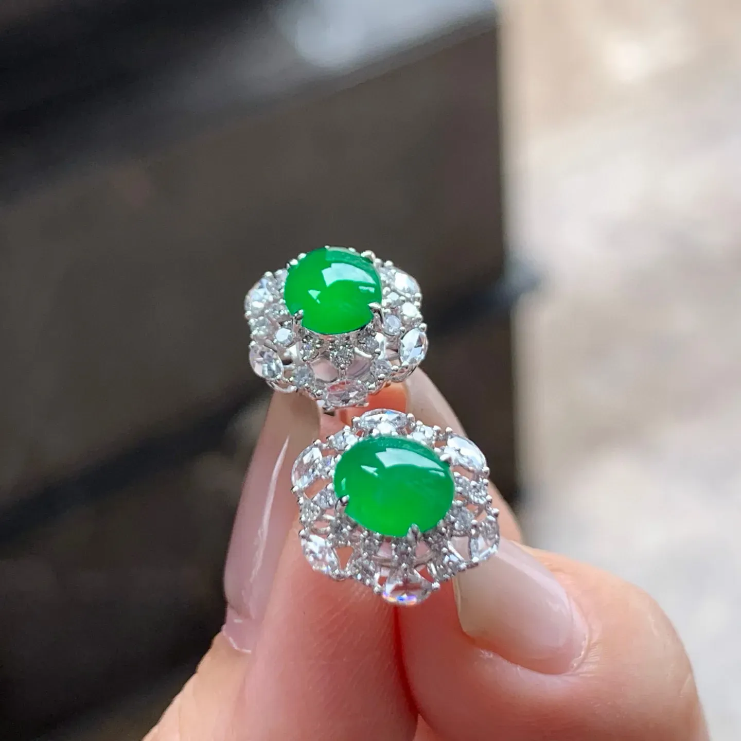 冰种满色蛋面耳钉
种好 真金镶嵌