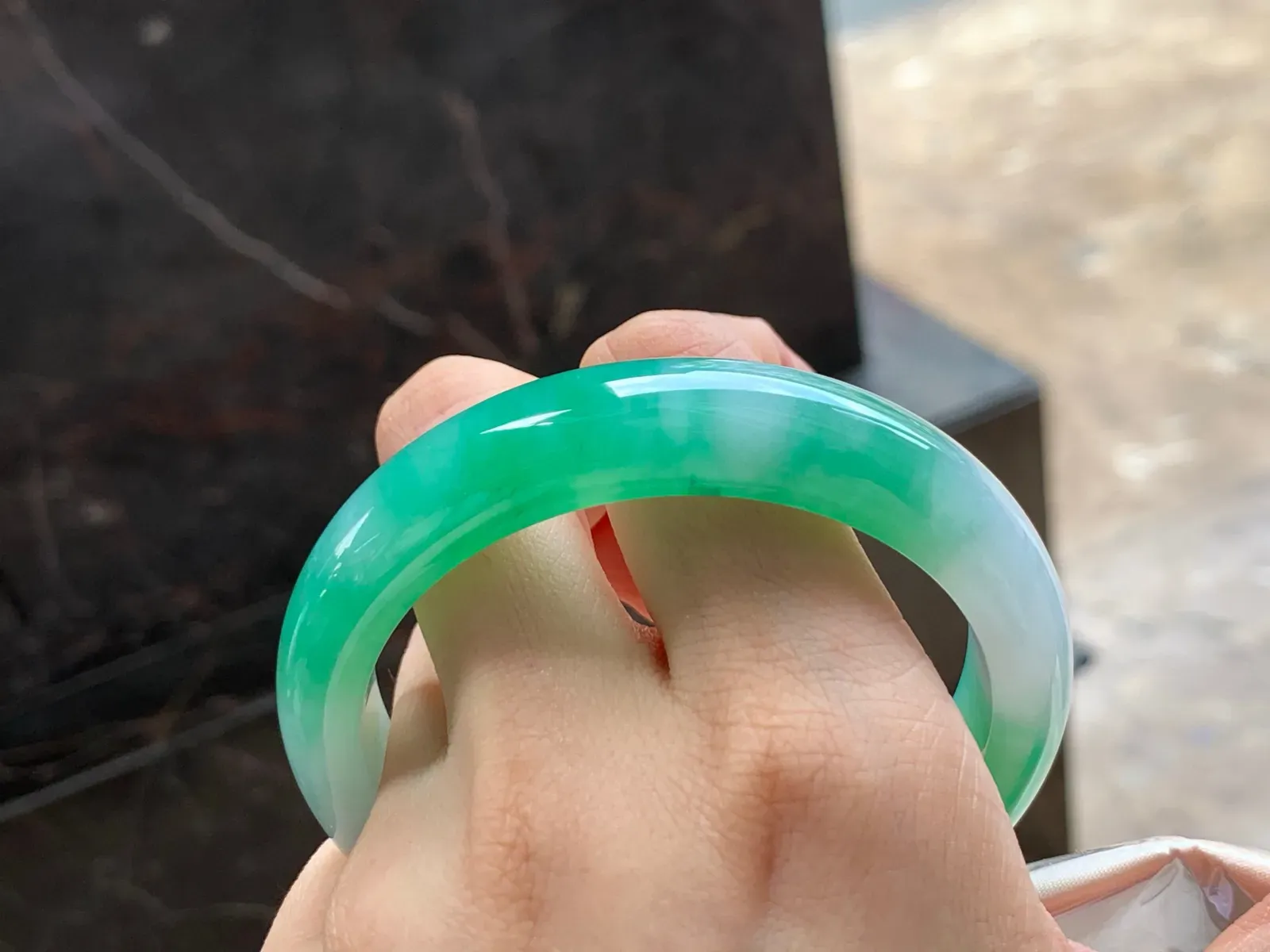 带色手镯
水润58/13.4/8.8mm