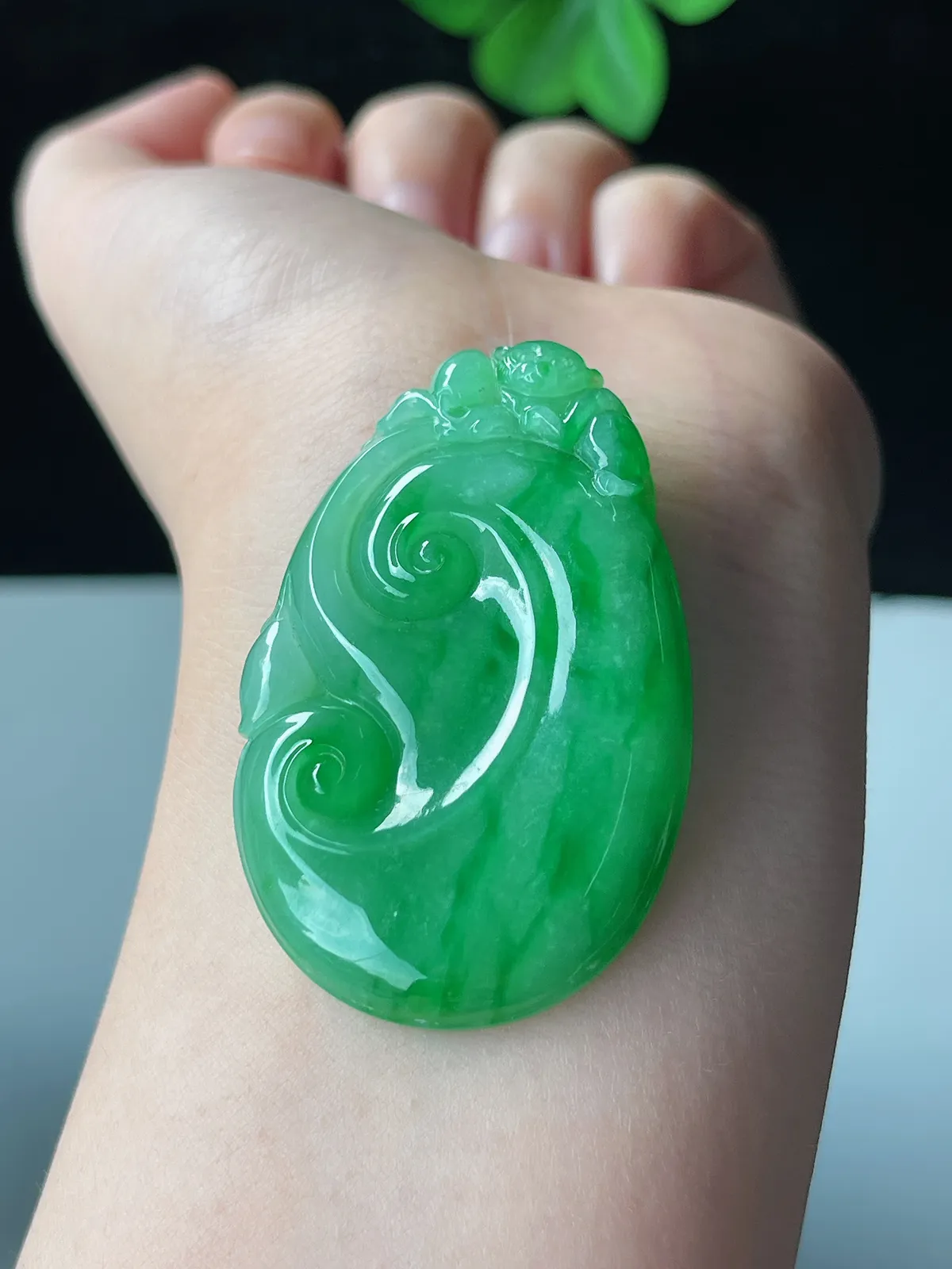 翡翠糯化种绿色如意