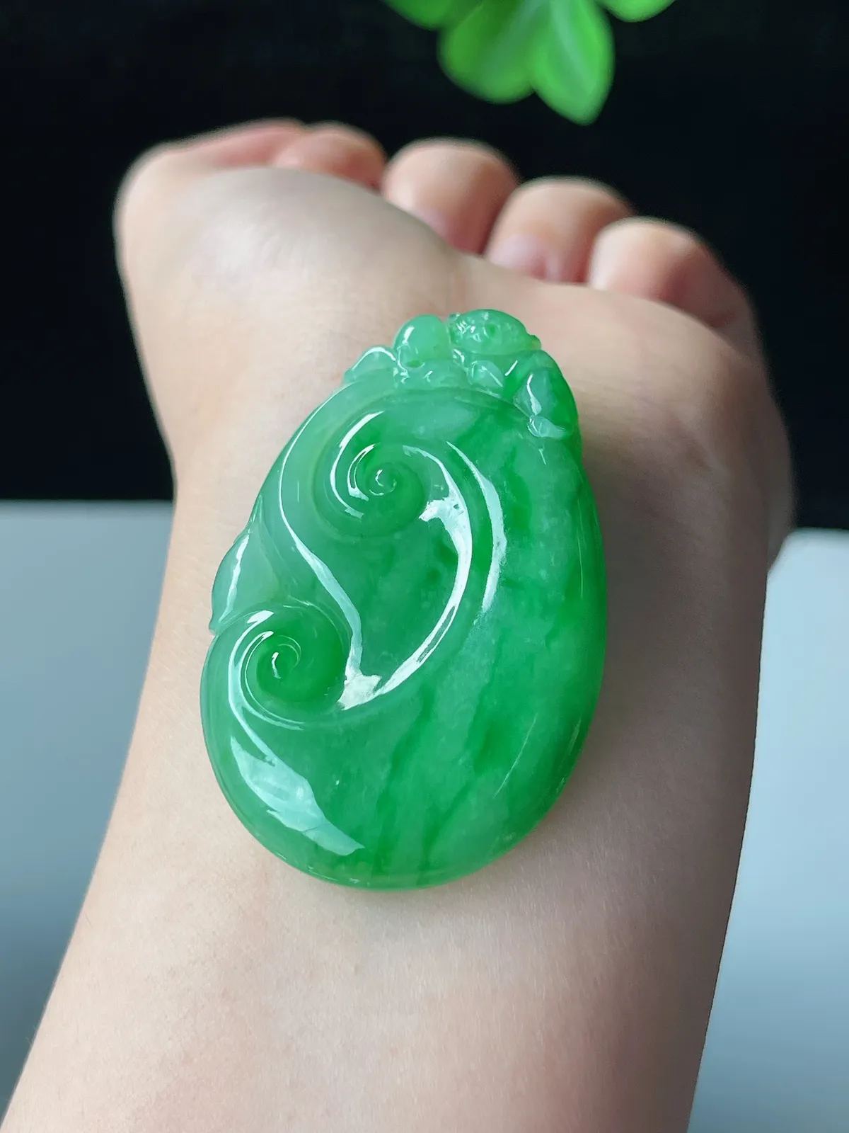 翡翠糯化种绿色如意