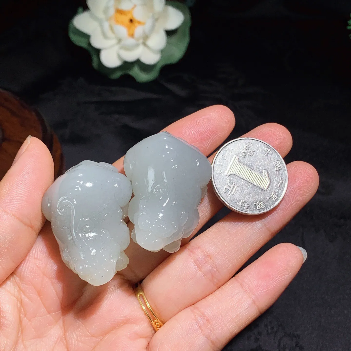 一对
和田玉白玉紫罗兰招财进宝貔貅挂件 尺寸36/27/21总重58克 玉质细腻油润 底色纯净 脂粉好，品质好！lt2507013