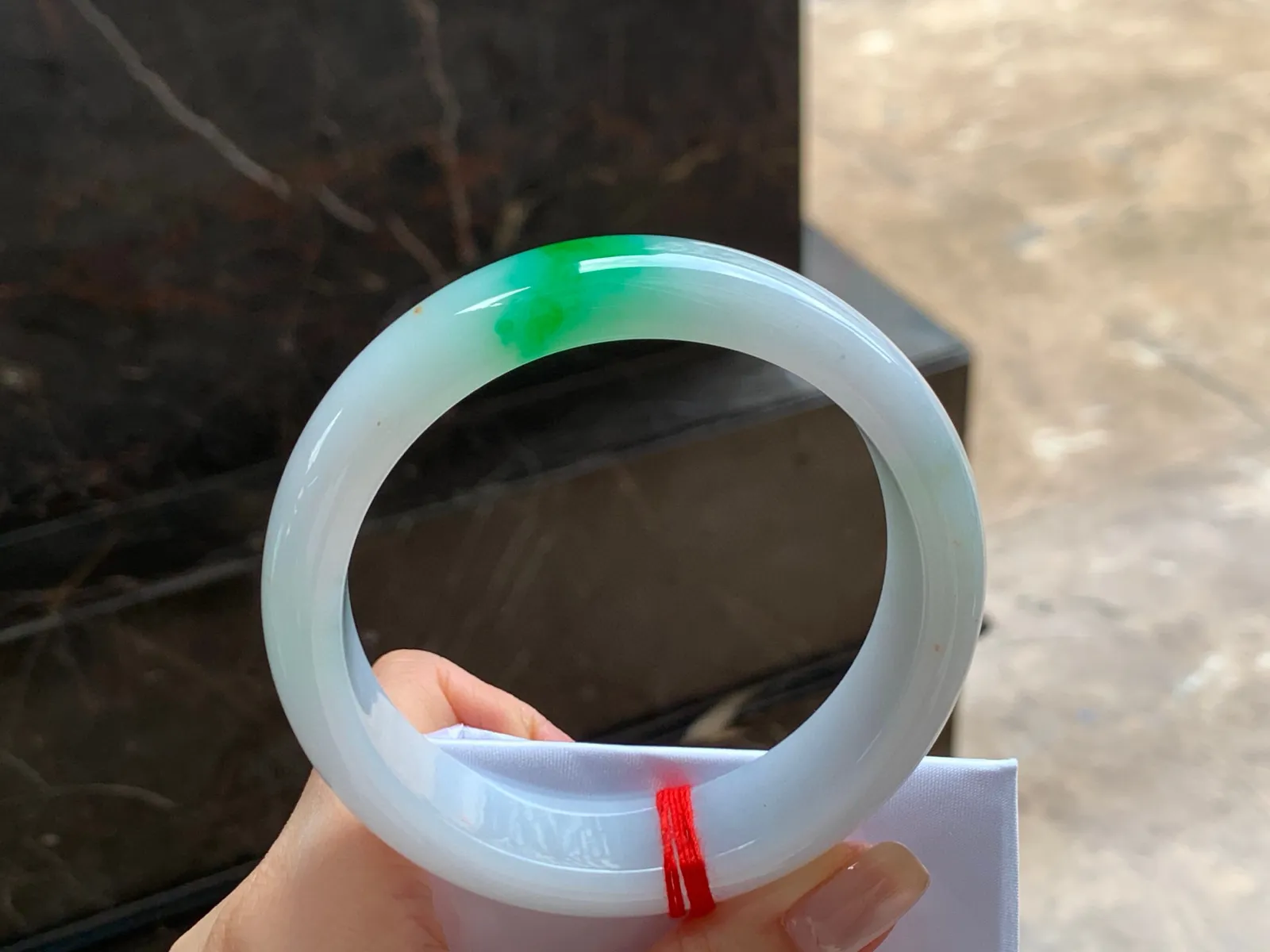 阳绿大圈手镯
细腻62.8/16.4/8.8mm