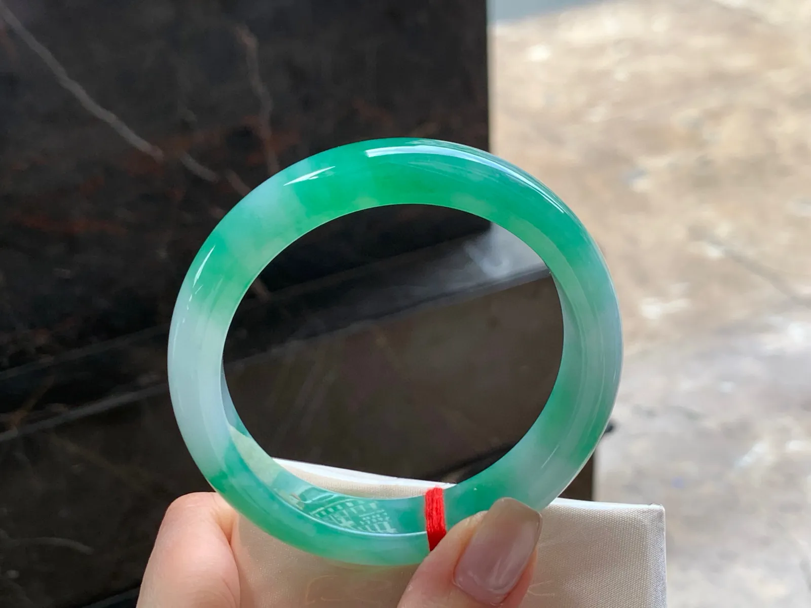 带色手镯
水润58/13.4/8.8mm