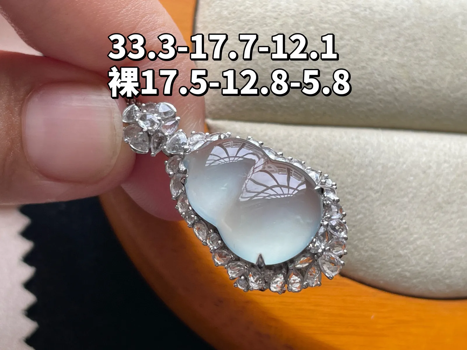 18K 冰种·葫芦

整33.3-17.7-12.1
裸17.5-12.8-5.8