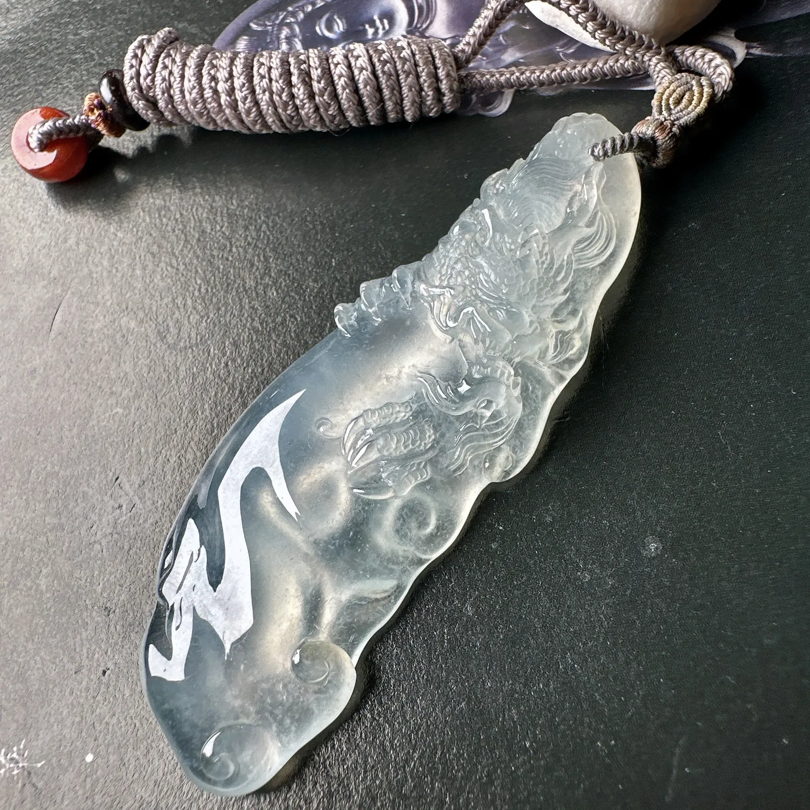 【冰种胶块随形龙牌】实物冰感非常强，冰润细腻，通透感强，起胶感强，工艺雕刻很精细