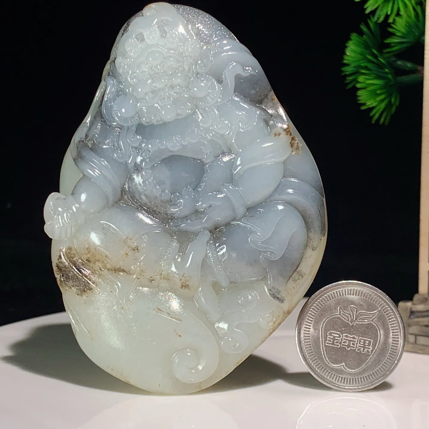 新疆籽料青花黄财神把件 尺寸88/18/63重154克，玉质细腻油润 底色纯净 脂粉好，品质好！lt2507012