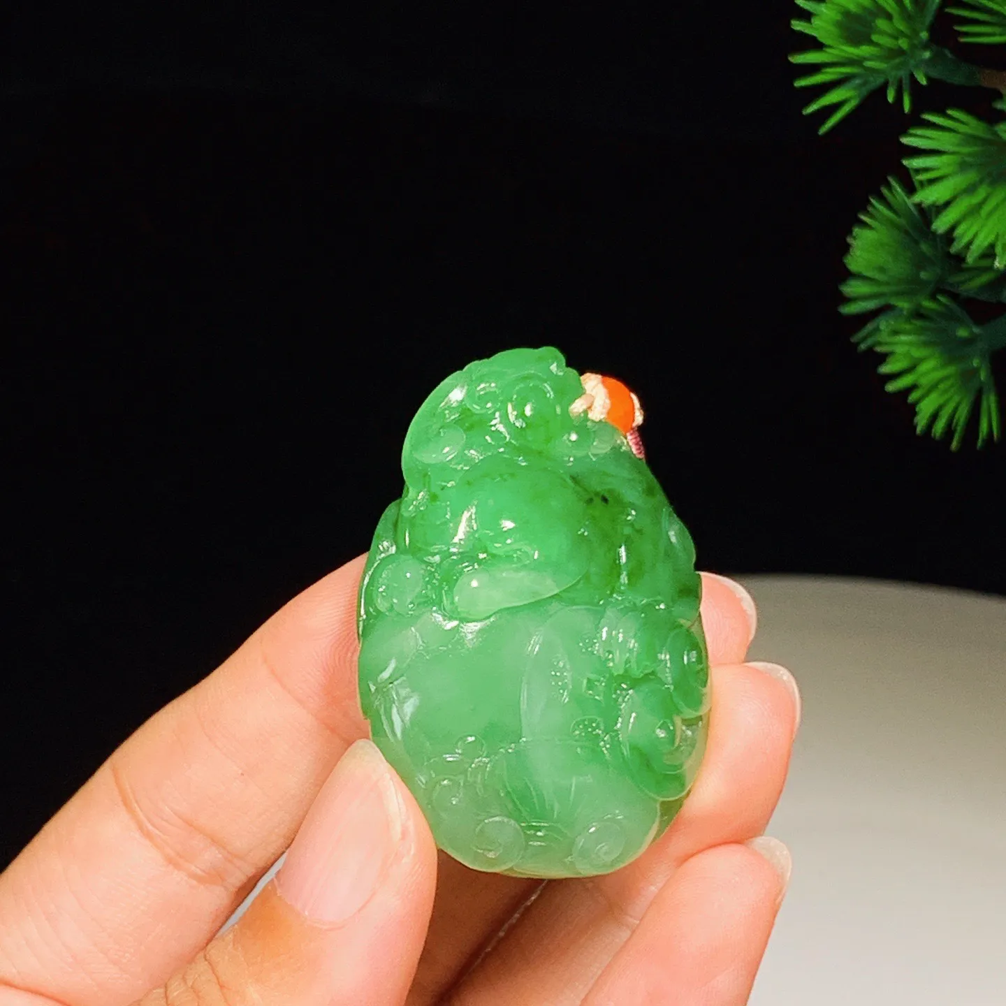 和田玉阳绿俄罗斯碧玉招财进宝貔貅挂件 尺寸46/34/15重34克 玉质细腻油润 底色纯净 脂粉好，品质好！lt2507013