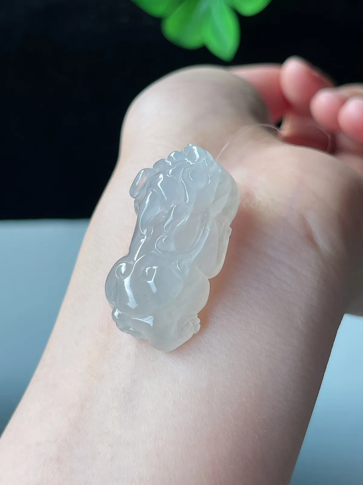 翡翠冰种黄色吊坠