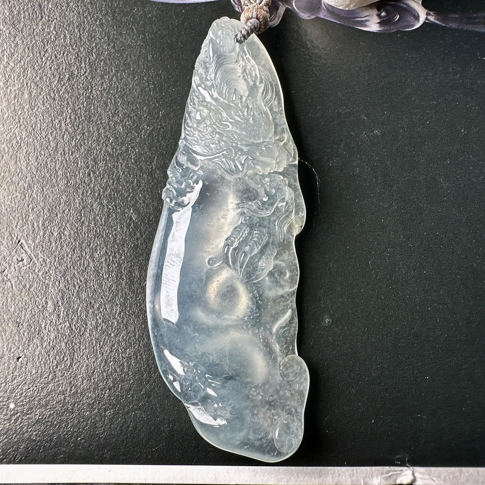 【冰种胶块随形龙牌】实物冰感非常强，冰润细腻，通透感强，起胶感强，工艺雕刻很精细