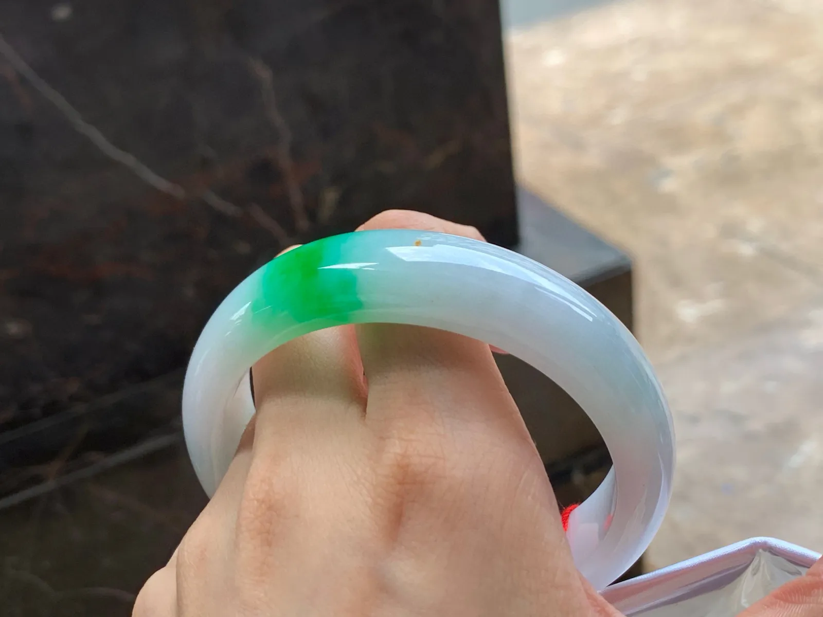 阳绿大圈手镯
细腻62.8/16.4/8.8mm