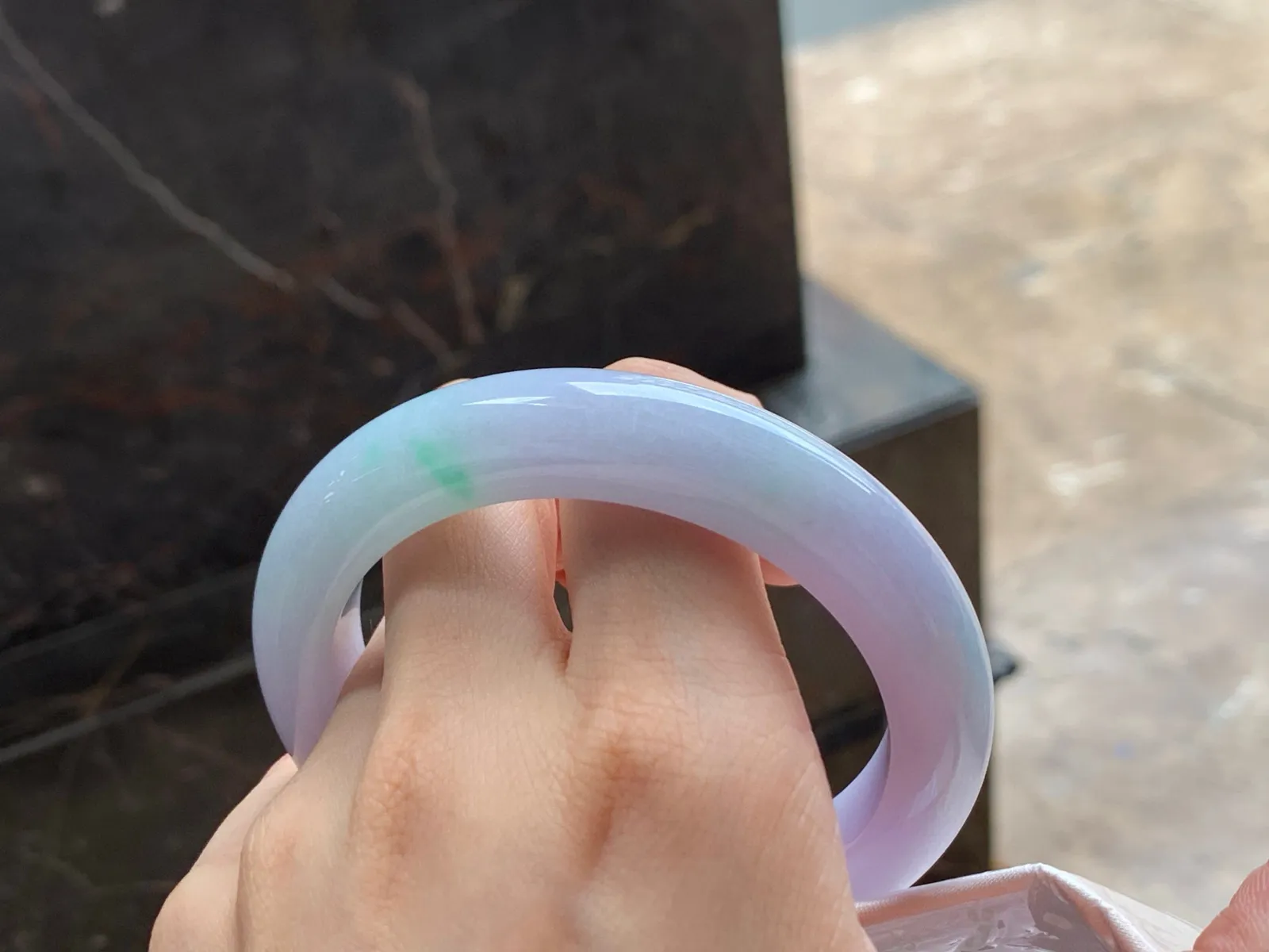 春彩大圈手镯
干净清爽 59.5/12.6/10.7mm