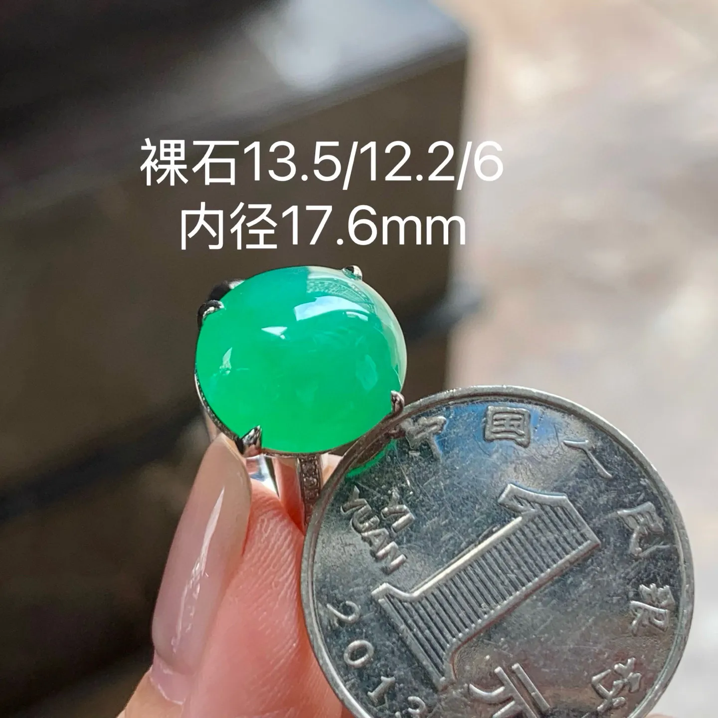 满色蛋面戒指
水润 真金镶嵌