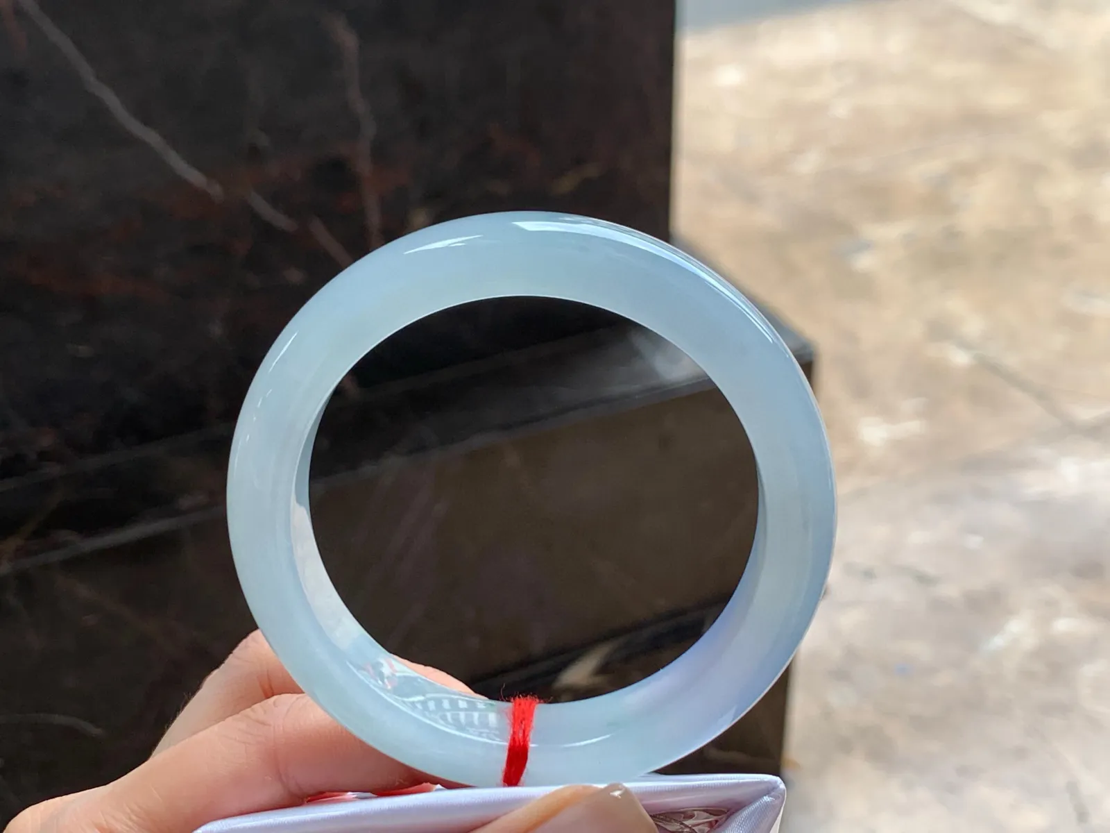大圈手镯
水润60/13/9.6mm