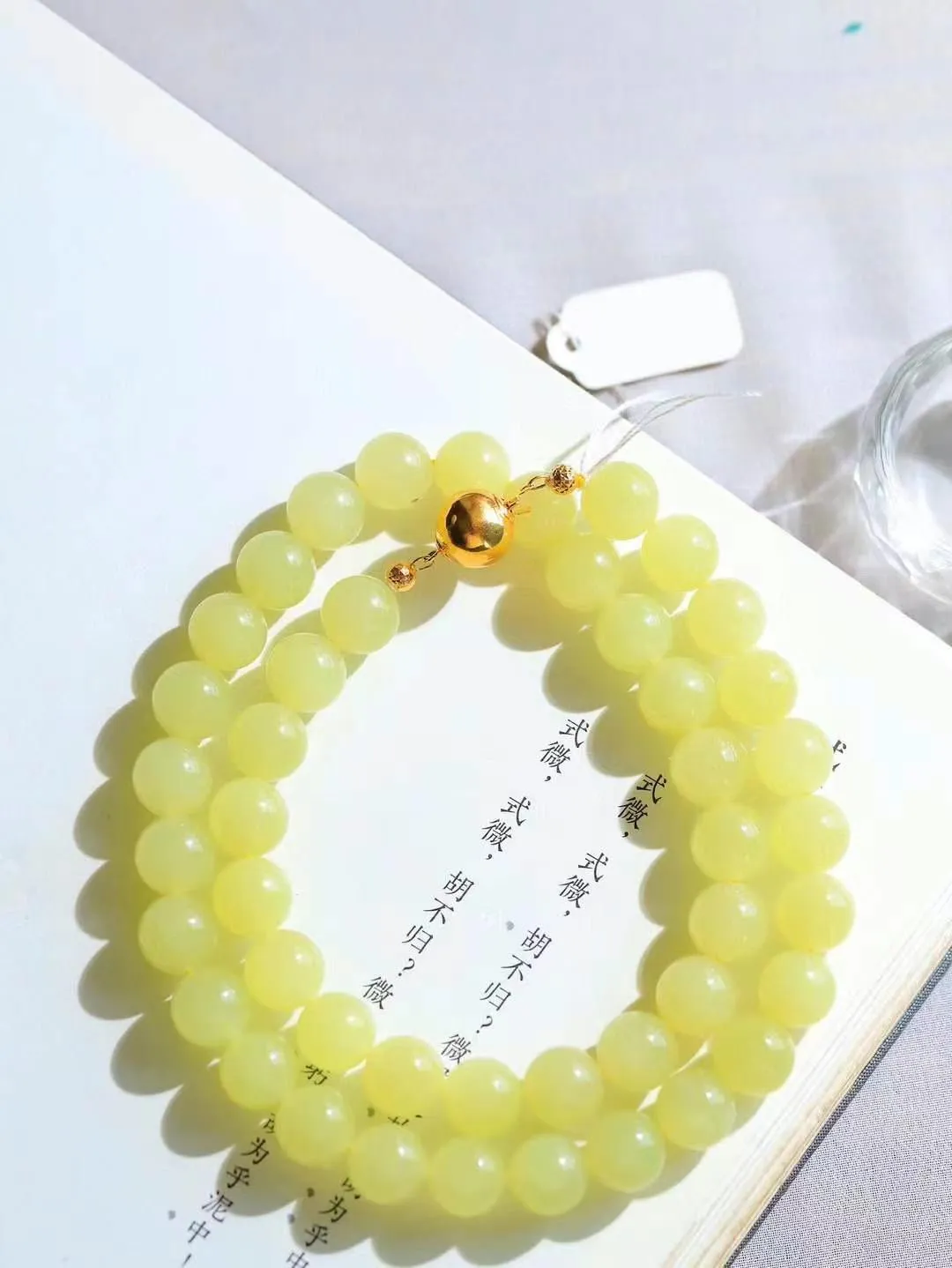 【珠圆玉润.项链】

精品和田玉黄口珠圆玉润项链 玉质温润细腻  整串打磨圆润，佩戴舒适。珠珠落玉盘
