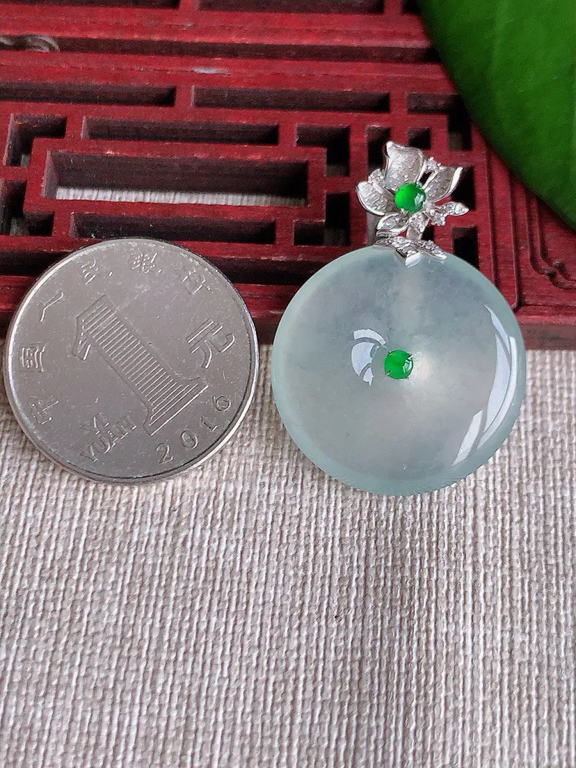 a货翡翠老坑冰种18K金伴钻镶嵌飘花平安扣吊坠 尺寸34.4×24.6×5.4mm 重量8.00g 0714