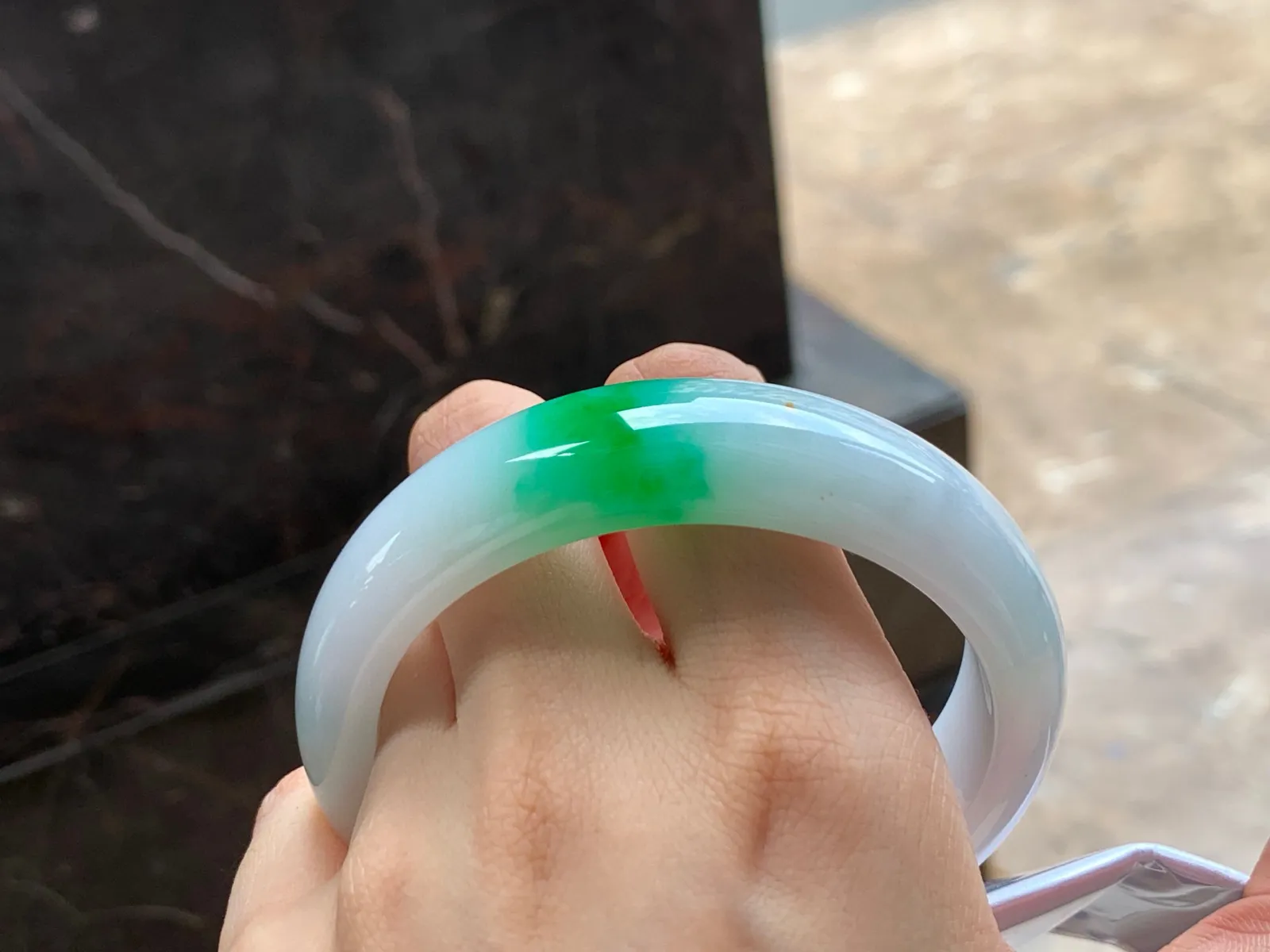 阳绿大圈手镯
细腻62.8/16.4/8.8mm