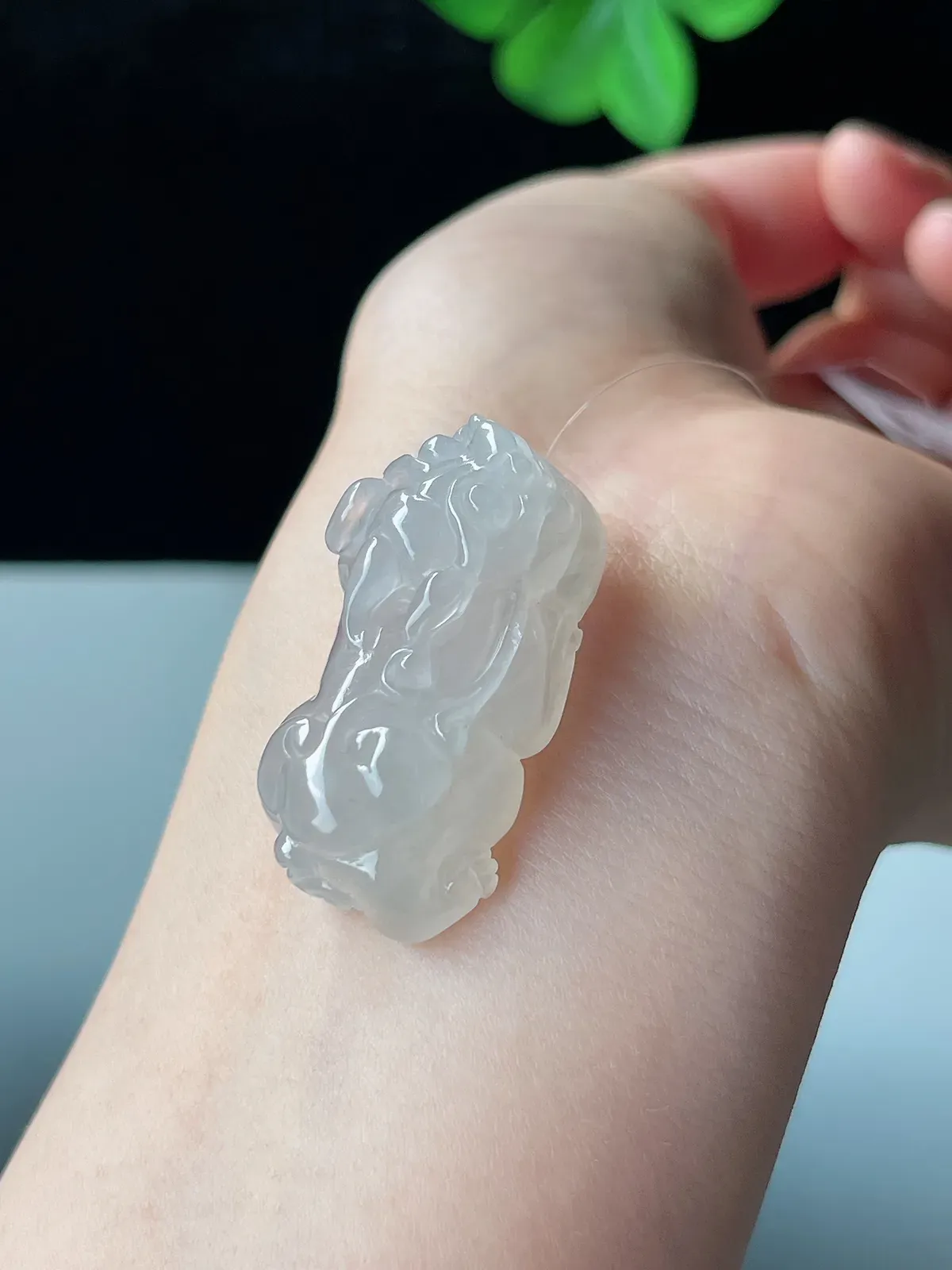 翡翠冰种黄色吊坠