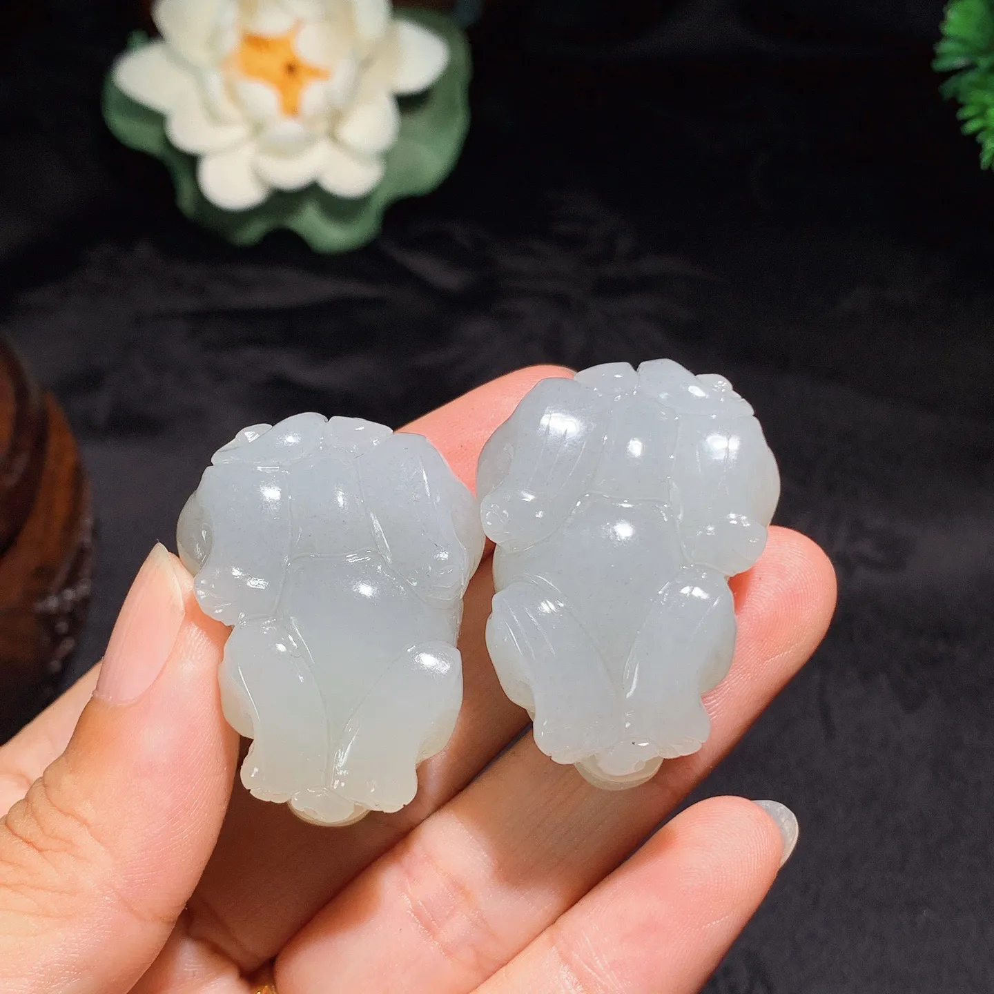 一对
和田玉白玉紫罗兰招财进宝貔貅挂件 尺寸36/27/21总重58克 玉质细腻油润 底色纯净 脂粉好，品质好！lt2507013
