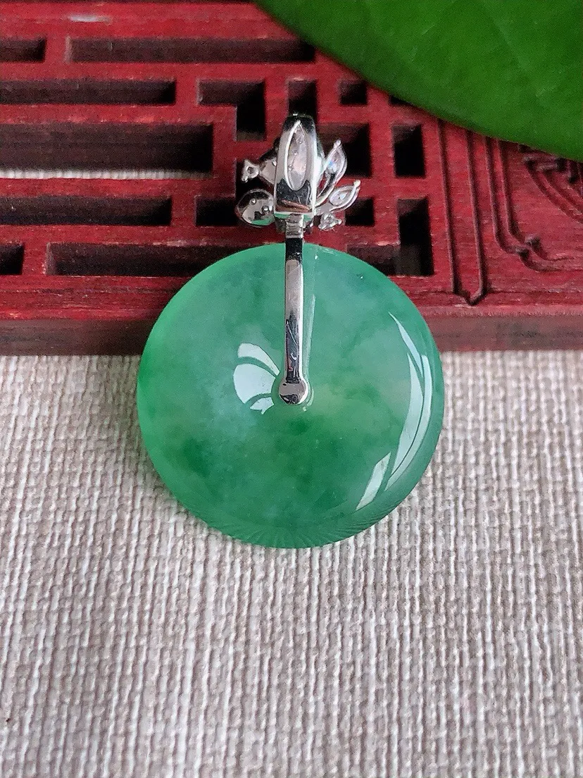 a货翡翠老坑冰种18K金伴钻镶嵌飘花平安扣吊坠 尺寸33.8×22.8×4.6mm 重量6.29g 
