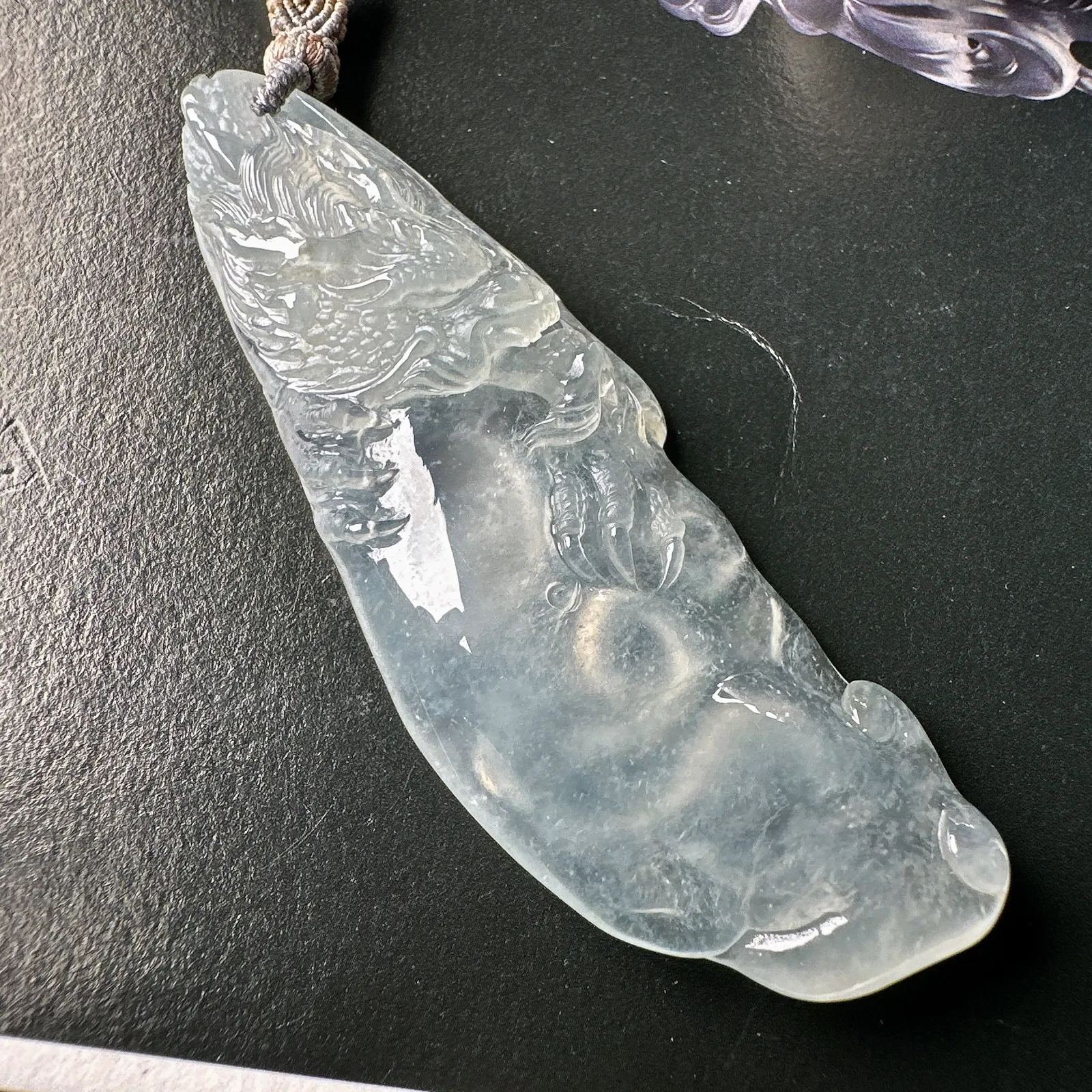 【冰种胶块随形龙牌】实物冰感非常强，冰润细腻，通透感强，起胶感强，工艺雕刻很精细