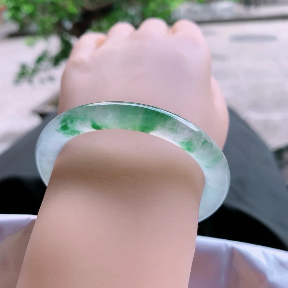 圆条冰玻绿花 无瑕 尺寸:53.2/7.6/8.1 起刚光