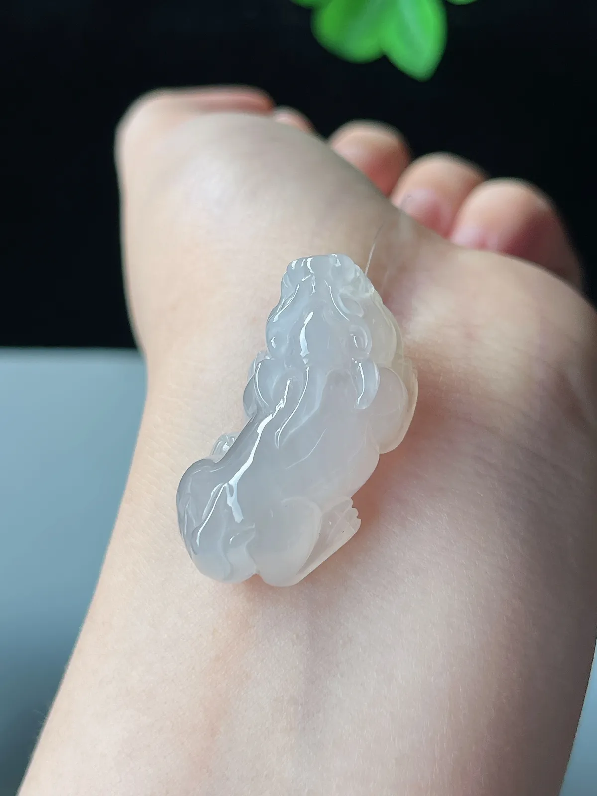 翡翠冰种白色吊坠